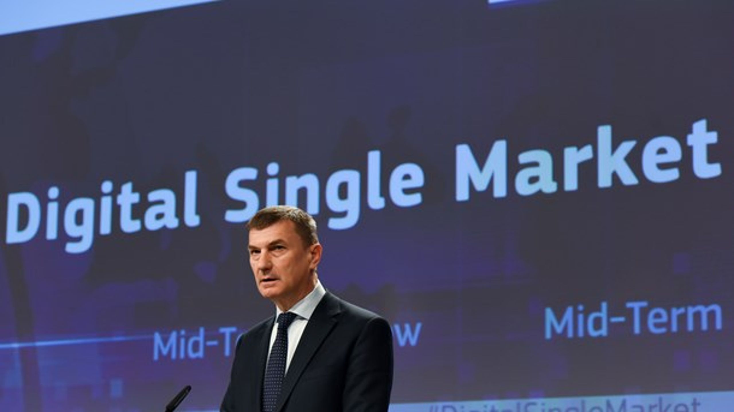 EU-kommissær for det digitale indre marked, Andrus Ansip, vil nedbryde barrierer for dataudveksling.