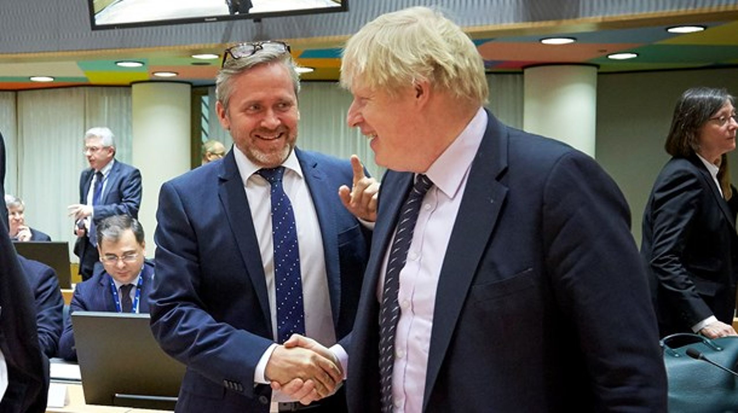 Udenrigsminister Anders Samuelsen (LA) kommer til Bruxelles for at diskutere blandt andet Afrika med sine EU-kolleger. Her er det den britiske udenrigsminister, Boris Johnson.