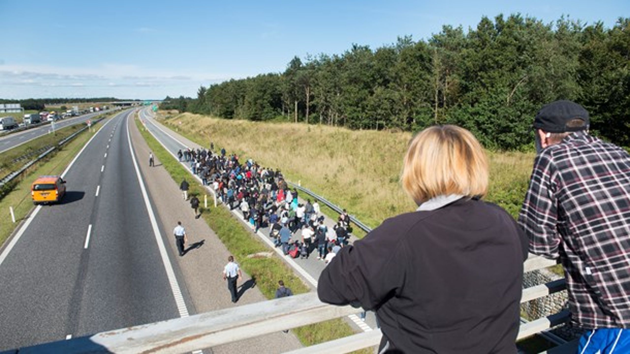 Da strømmen af asylansøgere og migranter nåede de danske motorveje i efteråret 2015, var Venstre-regeringen først afvisende over for at indføre grænsekontrol. Men da svenskerne skiftede kurs 180 grader og indførte svensk grænsekontrol, ændrede statsminister Lars Løkke Rasmussen (V) holdning.<br>