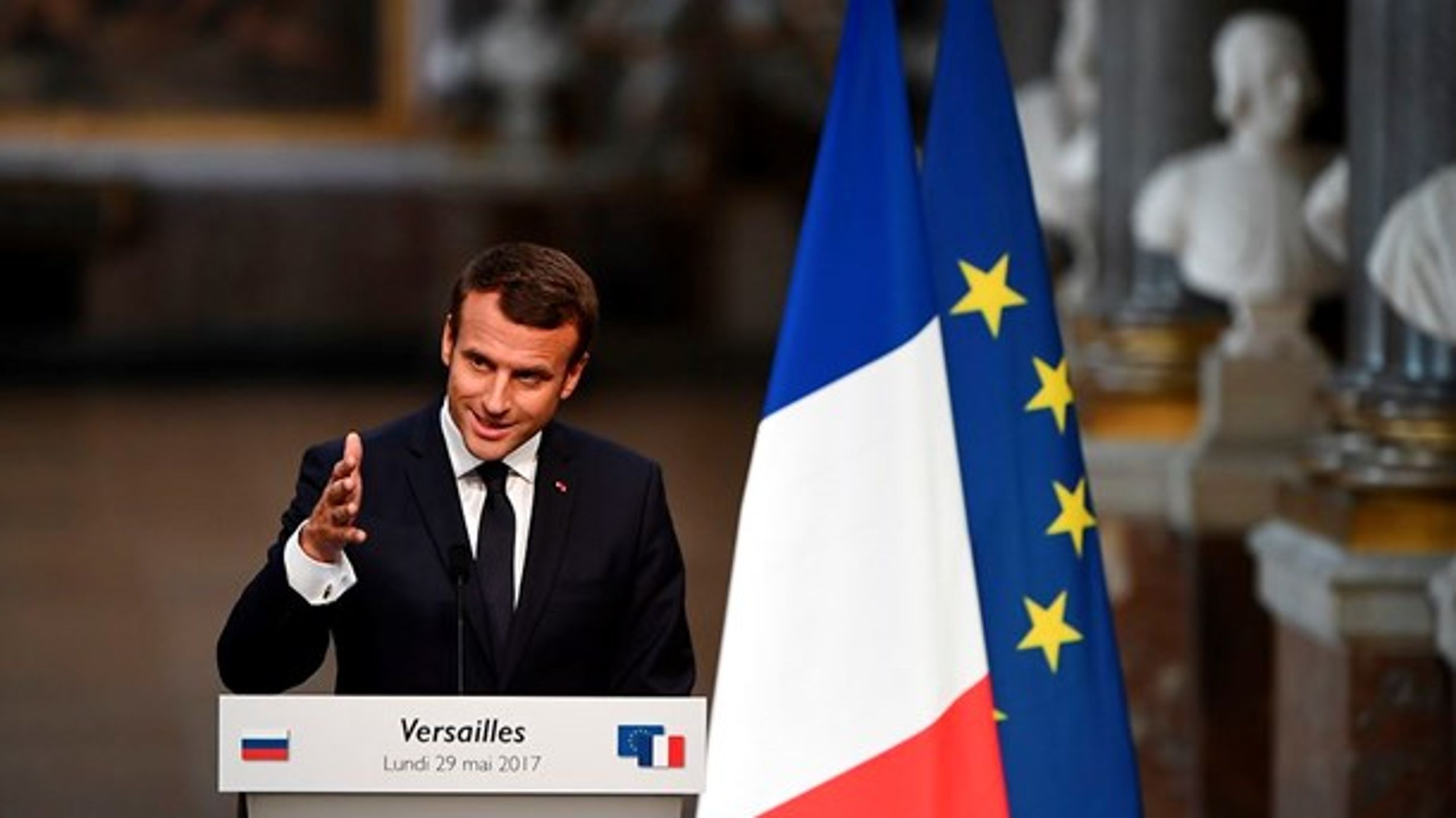 Emmanuel Macron skal forsøge at overbevise franskmændene om at give hans nystiftede parti, La République en Marche, et flertal i Nationalforsamlingen i den anden og afgørende runde af det franske parlamentsvalg.