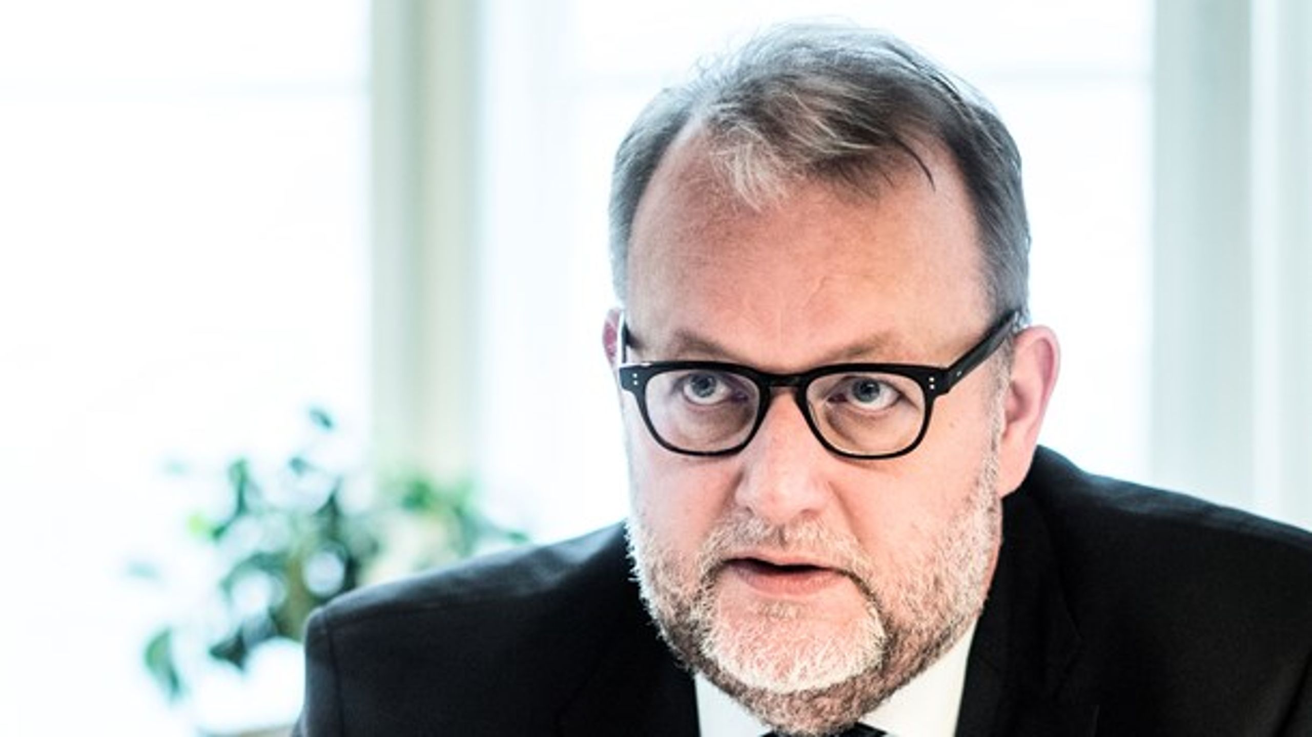 Klima- og energiminister Lars Christian Lilleholt (V) ventes onsdag&nbsp;at give tilladelse til olieboringer og fracking&nbsp;på Lolland.