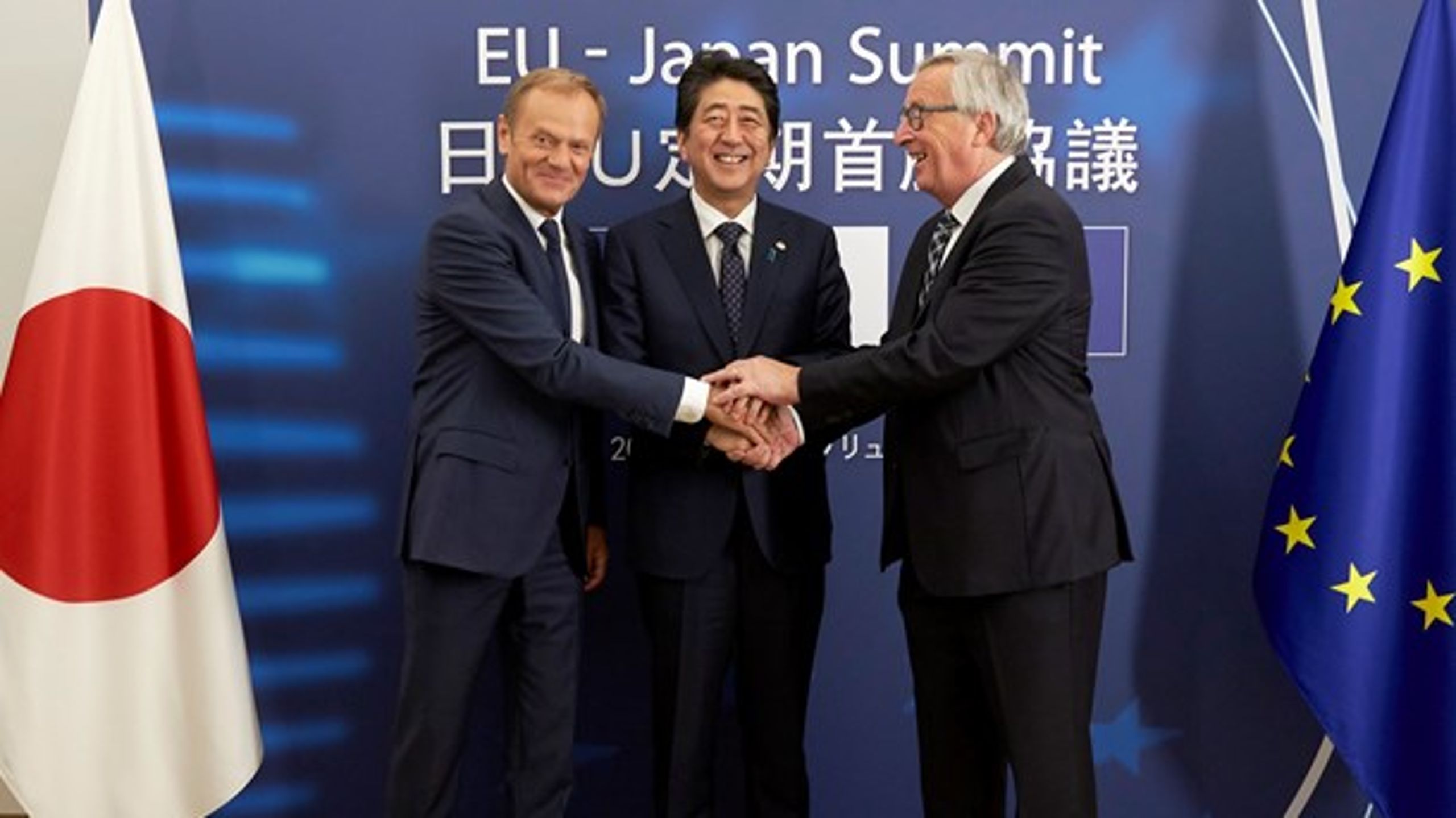 EU og Japan har i dag givet hånd på en ny handelsaftale.