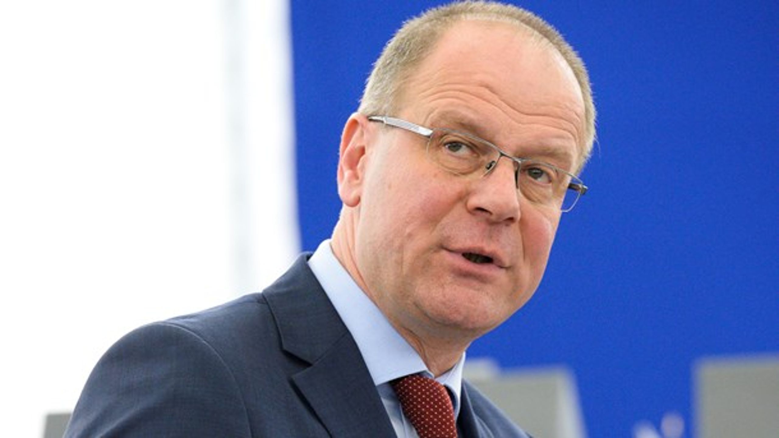 EU-kommissær Tibor Navracsics vil have parlamentarikerne til at stille færre spørgsmål.