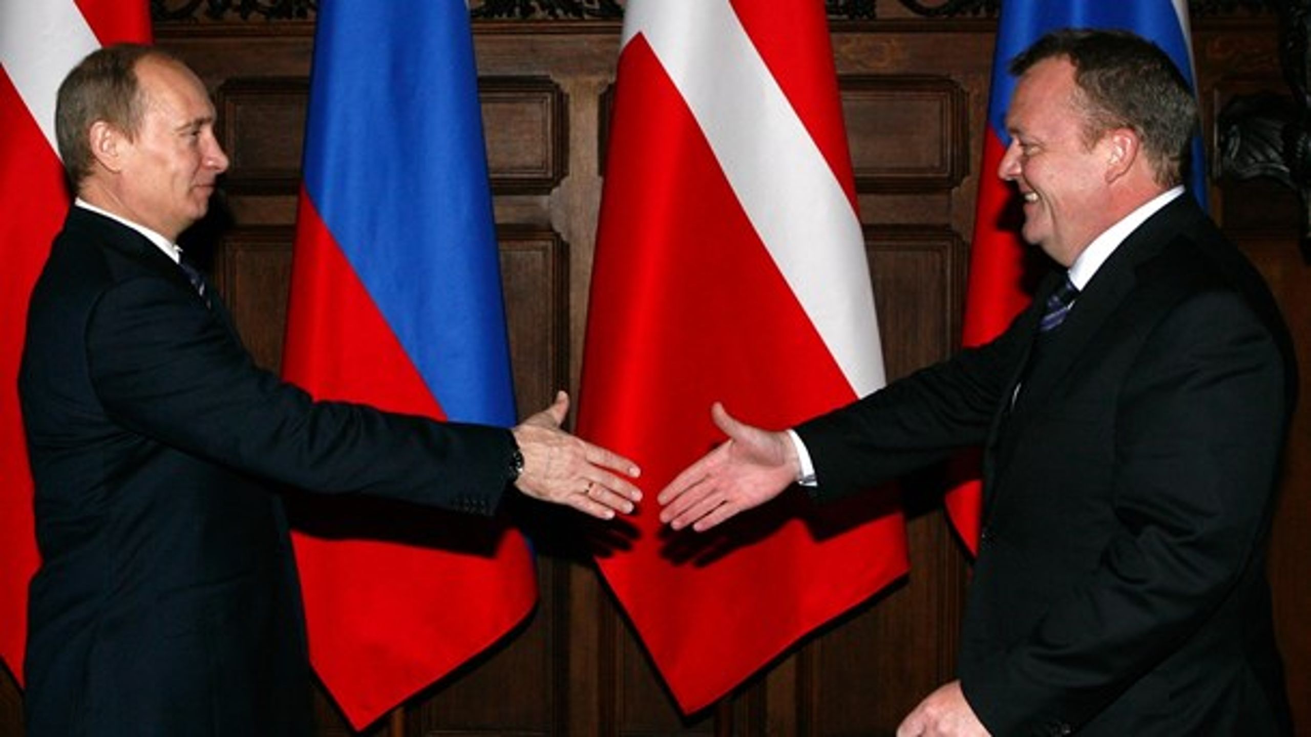 Lars Løkke Rasmussen (V) besøgte i november 2009 Vladimir Putin, som takkede for tilladelsen til den russiske gasledning Nord Stream.