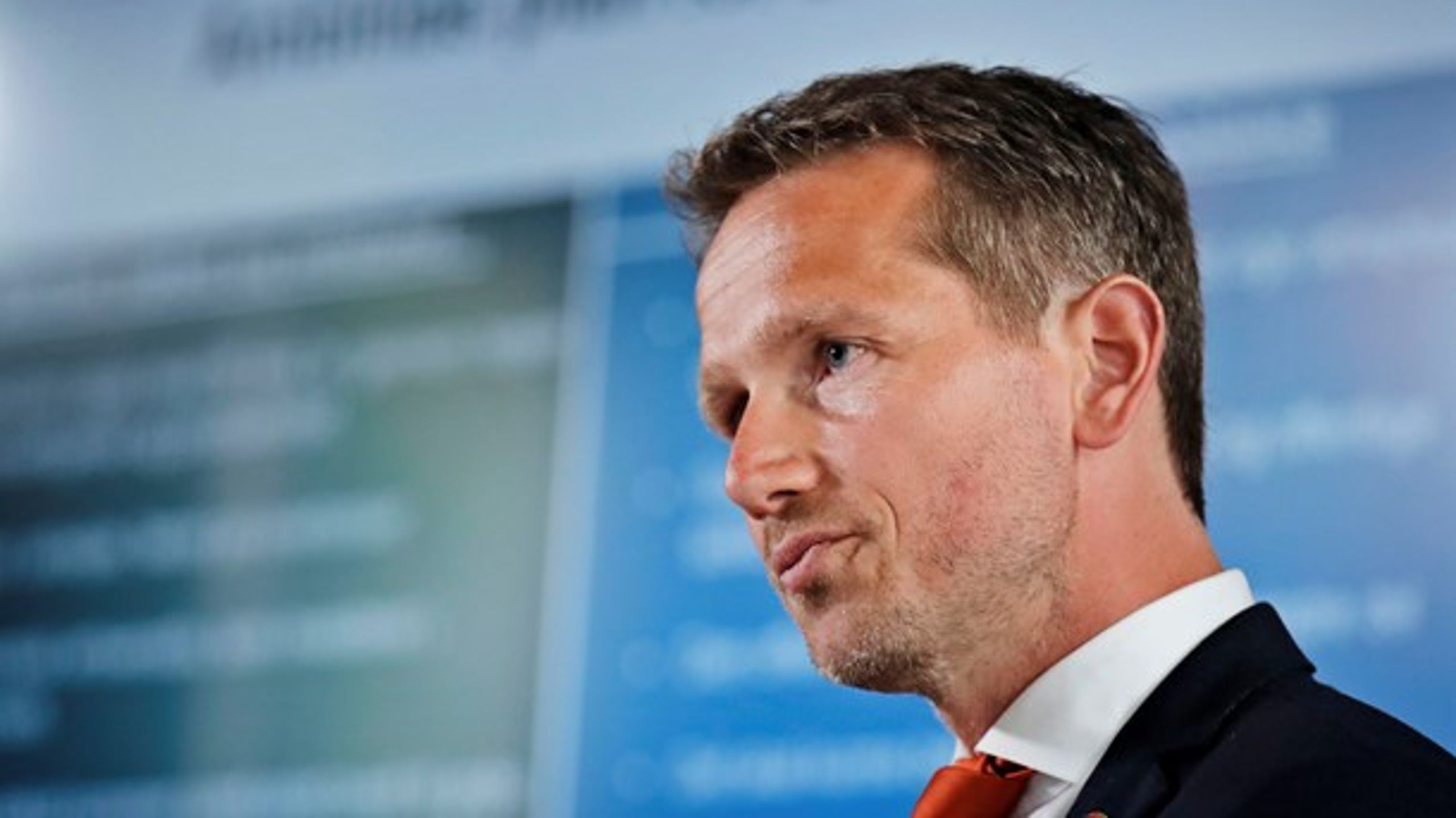 Finansminister Kristian Jensen (V) har svaret på Rigsrevisionens kritik af DONG-sagen.