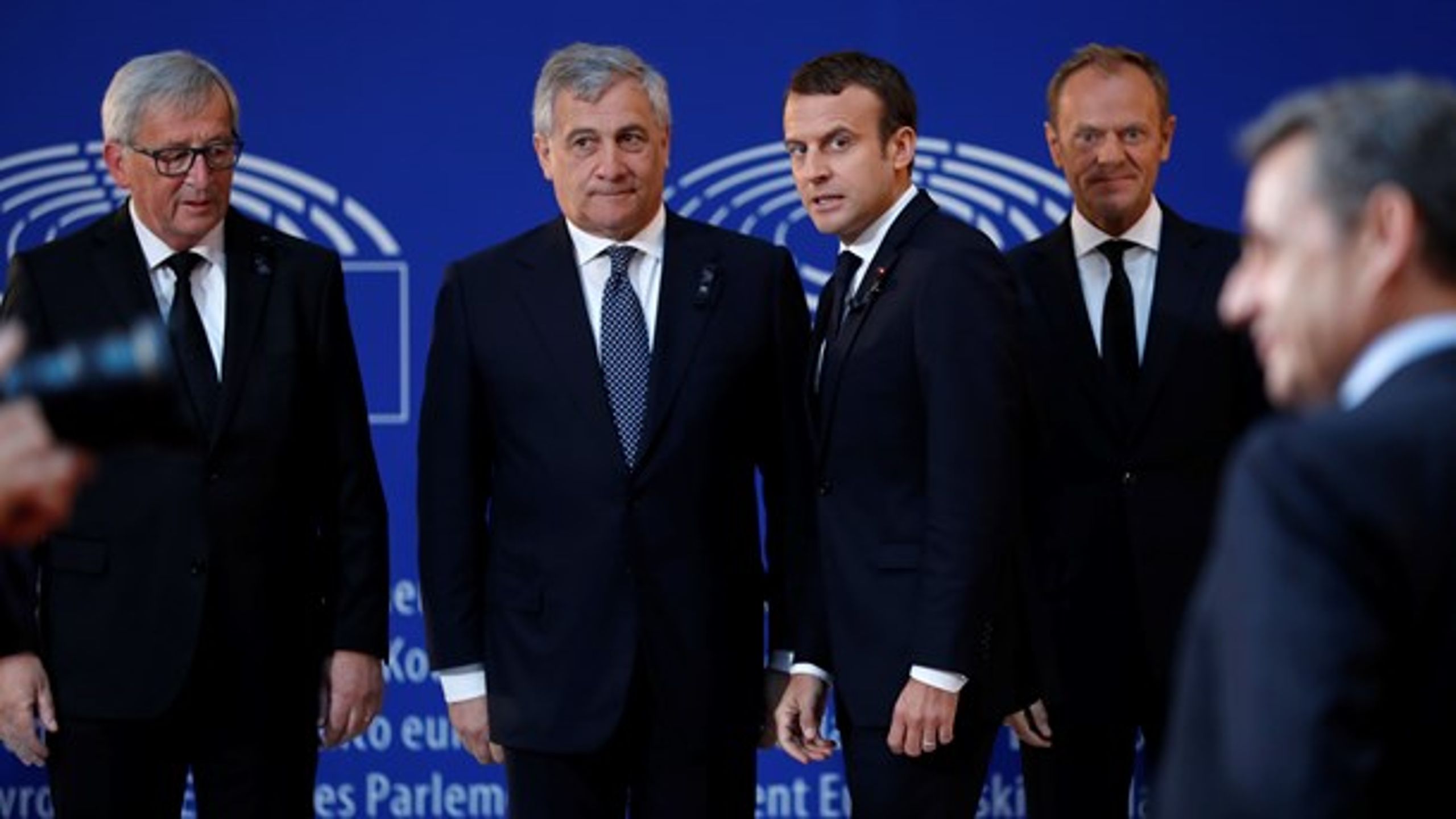 Hverken Jean-Claude Juncker, til venstre, eller Emmanuel Macron, med siden til, havde svar på EU's udfordringer i deres taler, skriver Louise Lindhagen.