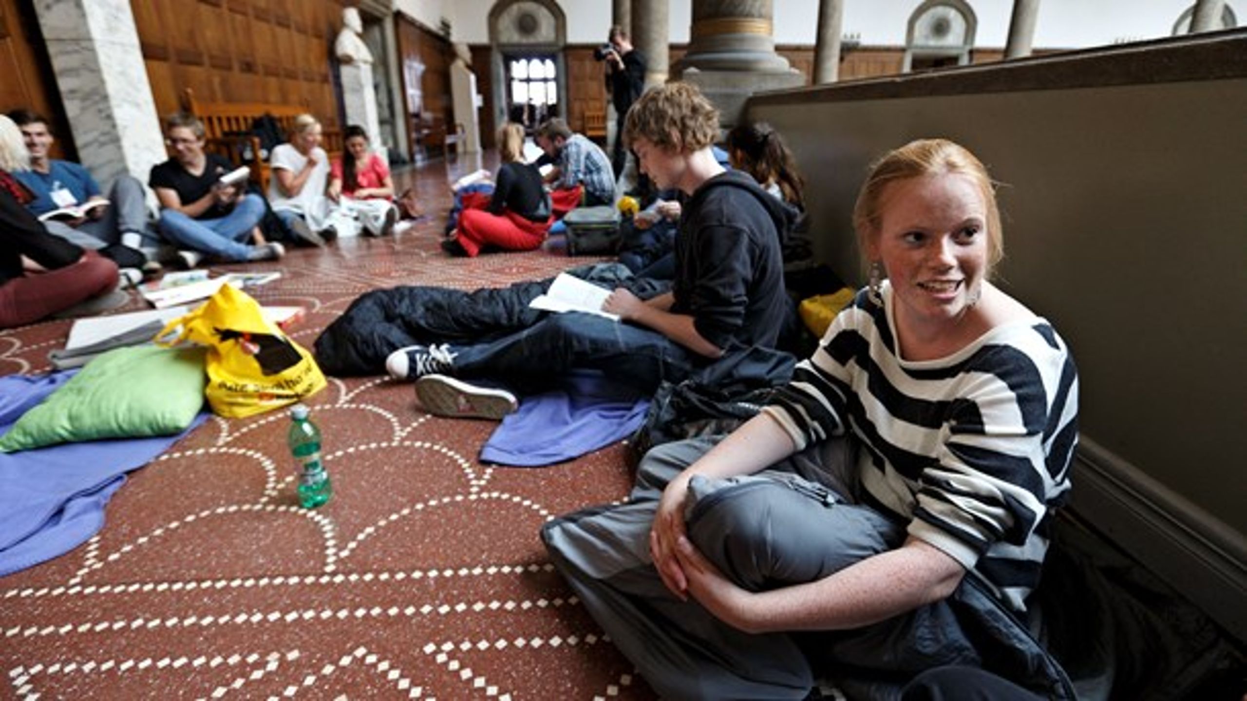 I 2012 demonstrerede studerende mod boligmanglen ved at lægge sig i soveposer foran overborgmester Frank Jensens kontor på Københavns Rådhus.&nbsp;