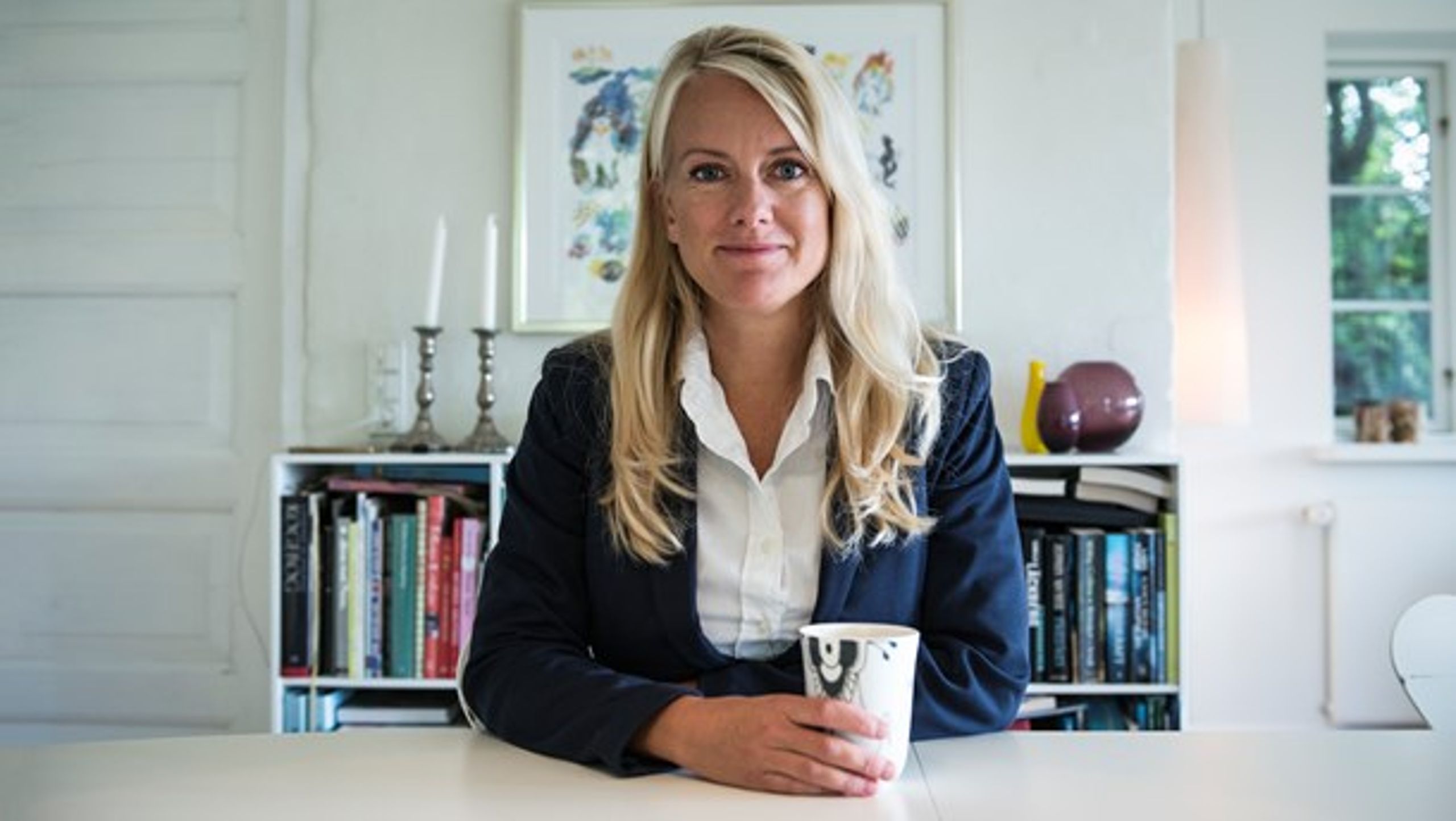 41-årige Pernille Vermund var tidligere konservativ, men stiftede i oktober 2015 Nye Borgerlige sammen med Peter Seier Christensen. Hun er selvstændig arkitekt, bor i Snekkersten i Nordsjælland og har tre børn.