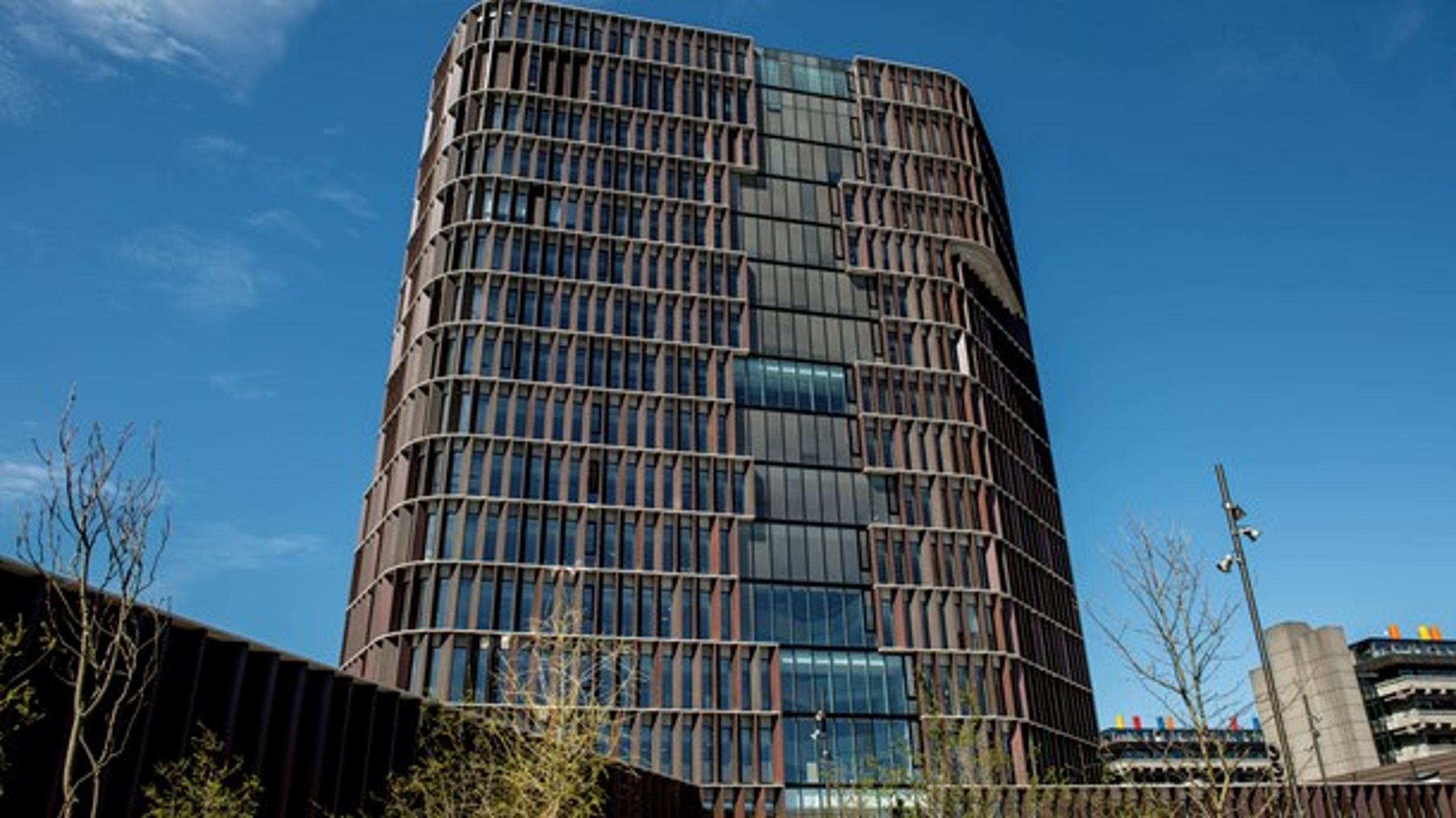 Mærsk Tårnet ved Københavns Universitets Sundhedsvidenskabelige Fakultet er et af de byggerier, hvor anlægsbudgettet er sprængt flere gange.