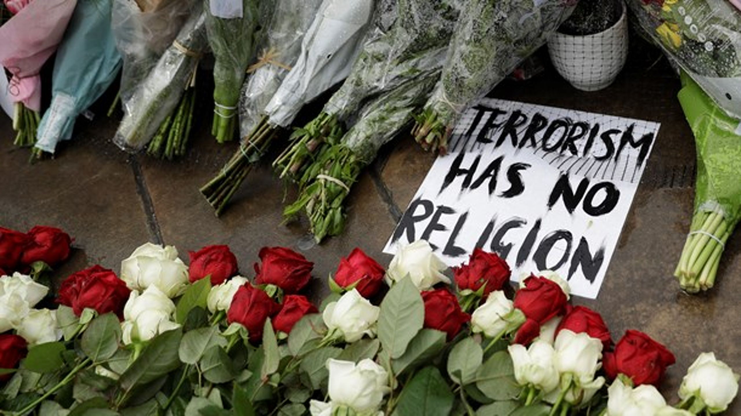 <span>Blomster til minde om terrorofrene på London Bridge i juni 2016.<br></span>