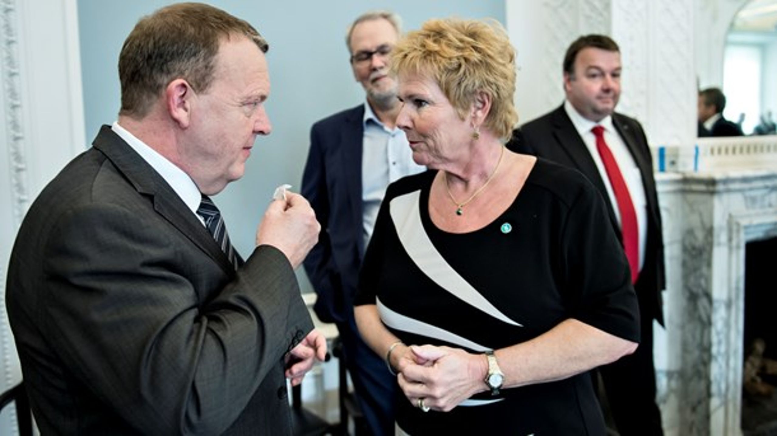 Statsminister Lars Løkke Rasmussen (V)&nbsp;og LO-formand Lizette Risgaard under trepartsforhandlinger i 2016.