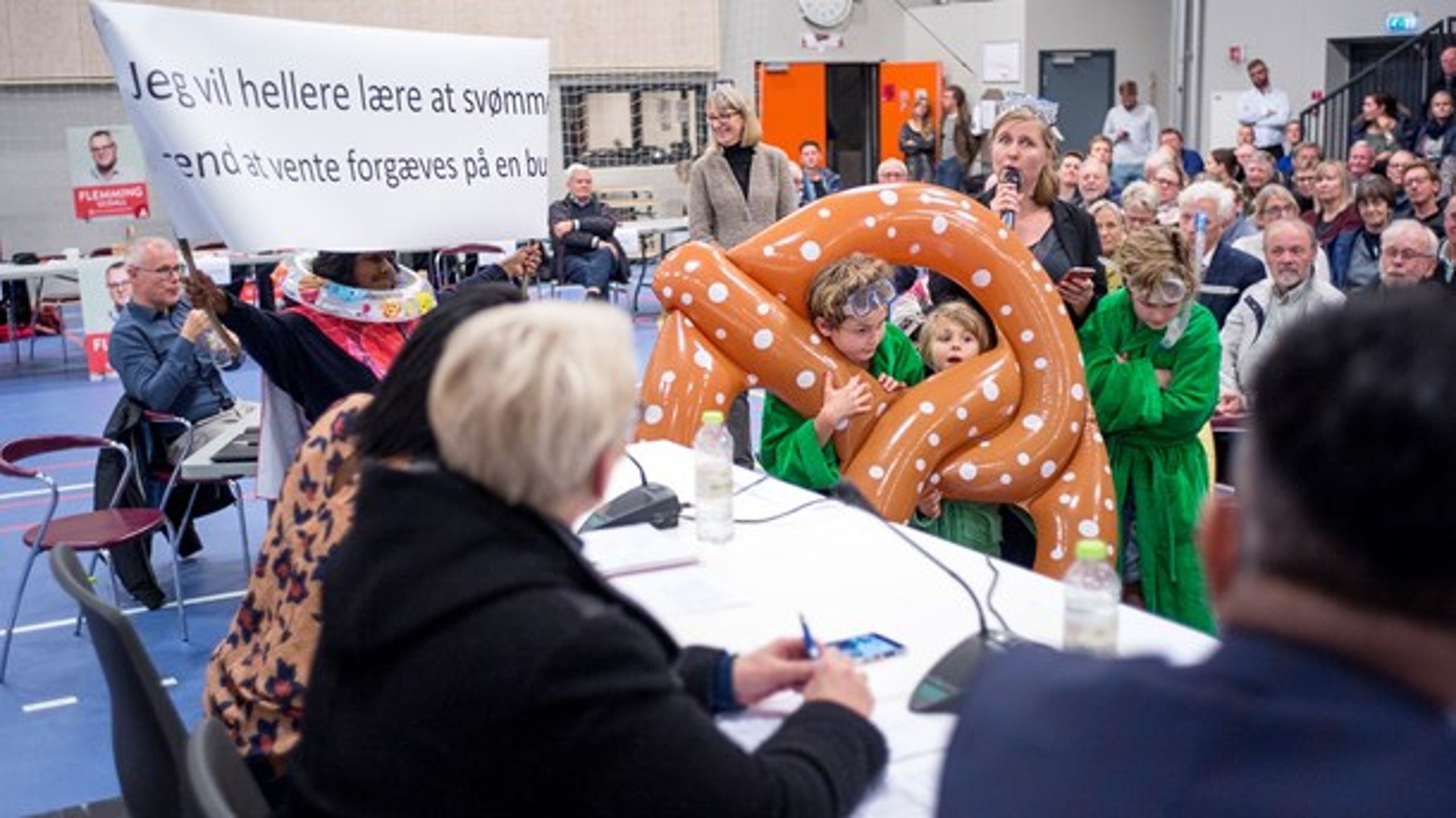 Vælgermøde i Skødstrup, Aarhus Kommune. Et oplagt emne på sådan et møde bør være cilvilsamfundets vilkår, mener Camilla Schwalbe.