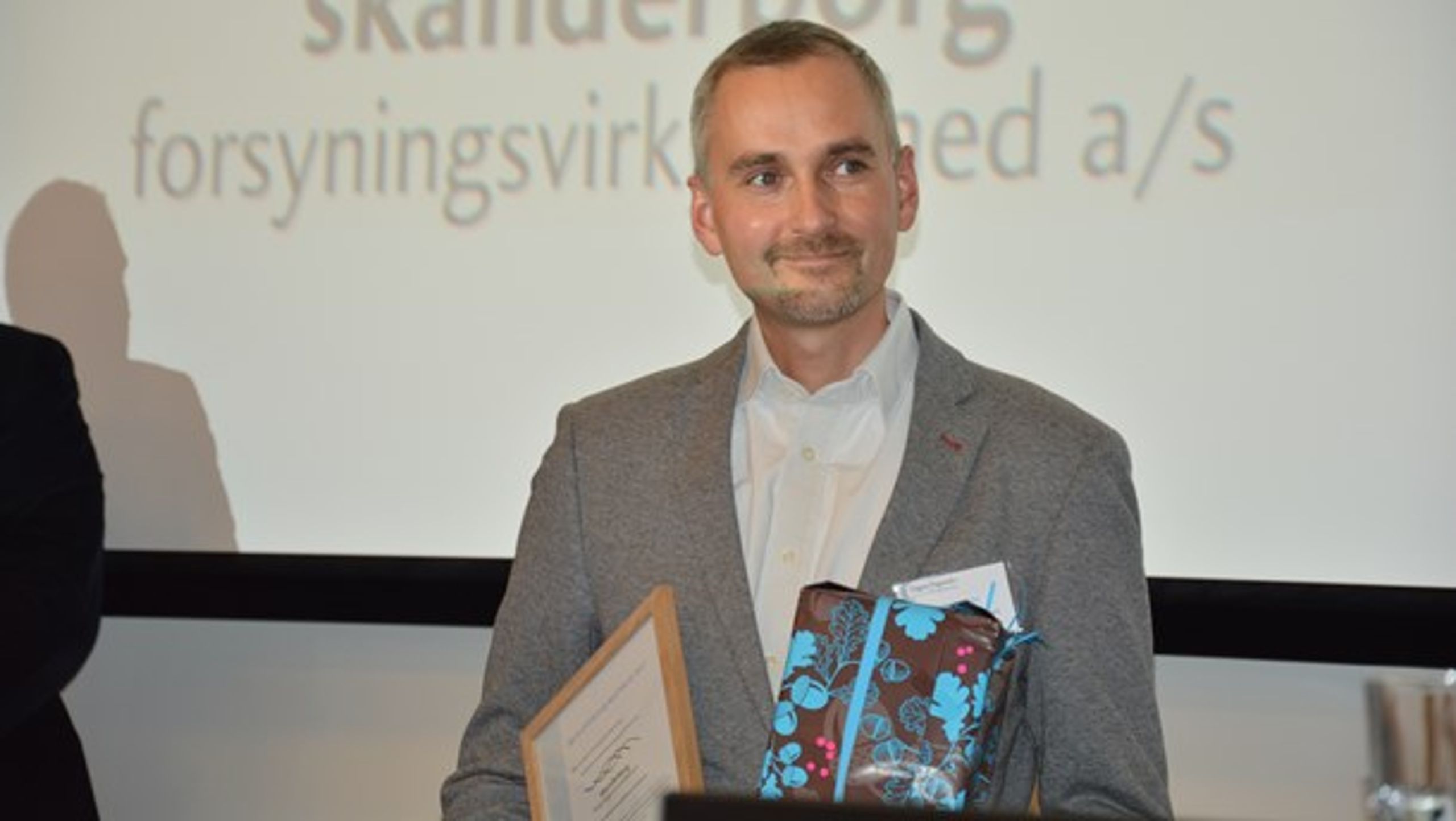 Skanderborg Forsynings bestyrelsesformand Henrik Müller modtog prisen "Årets Offentlige Bestyrelse".