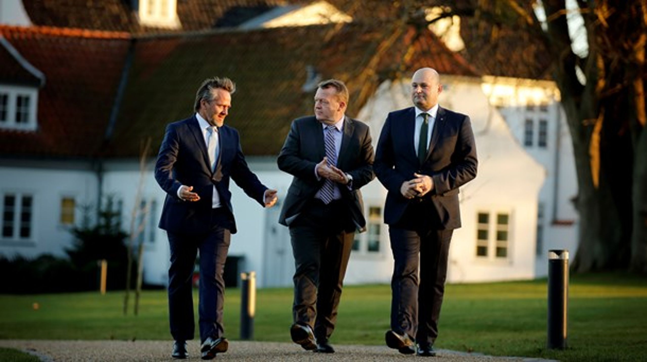 Liberal Alliances Anders Samuelsen (tv), statsminister Lars Løkke Rasmussen og Konservative Folkepartis Søren Pape (th) præsenterede i november 2016 et nyt regeringsgrundlag, hvor de også varslede udflytning af flere statslige job fra hovedstadsområdet.
