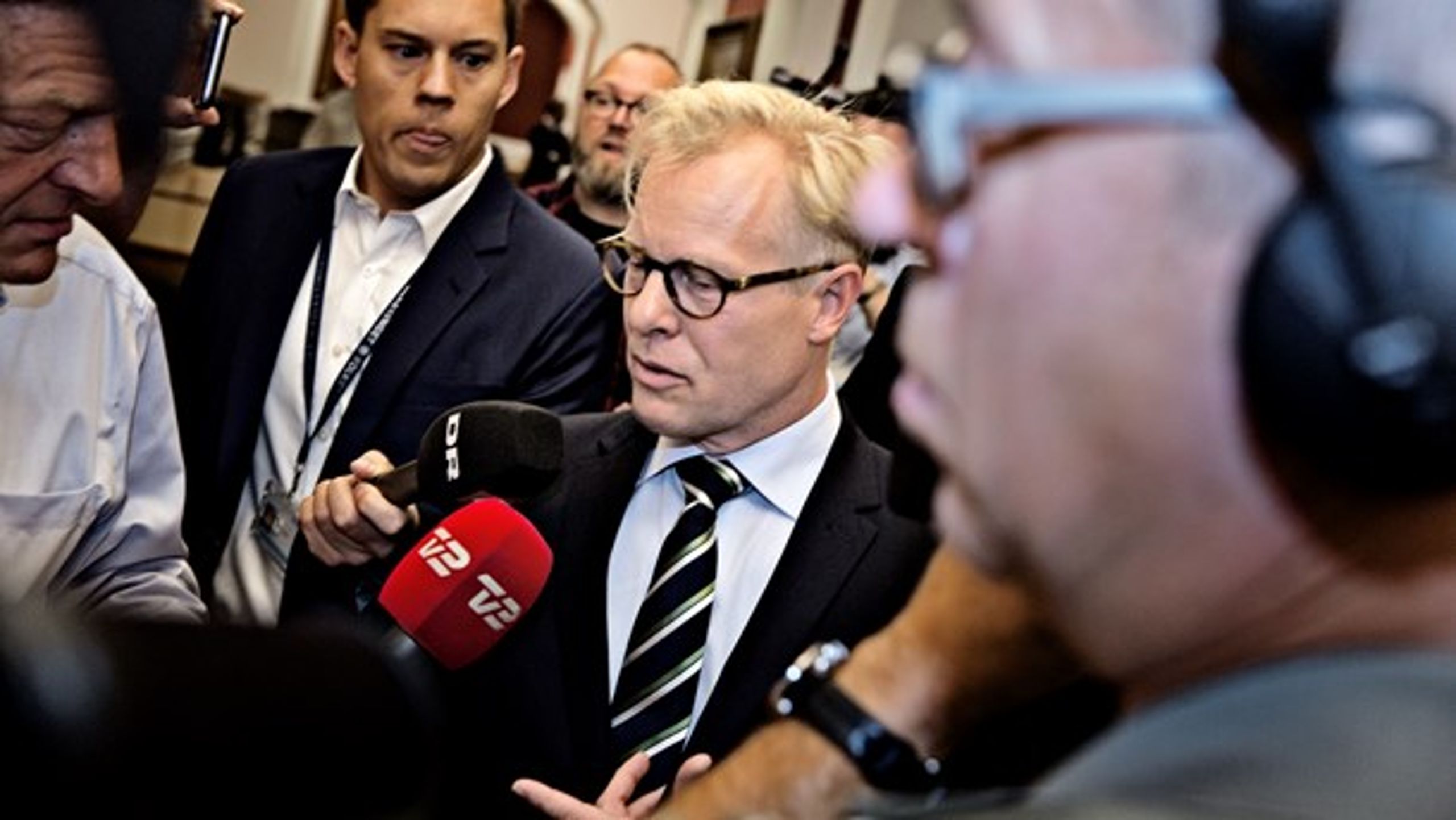 Venstre-politiker Carl Holst trådte i september 2015 tilbage som forsvarsminister efter en større politisk storm om hans fortid som regionsrådsformand i Region Syddanmark.