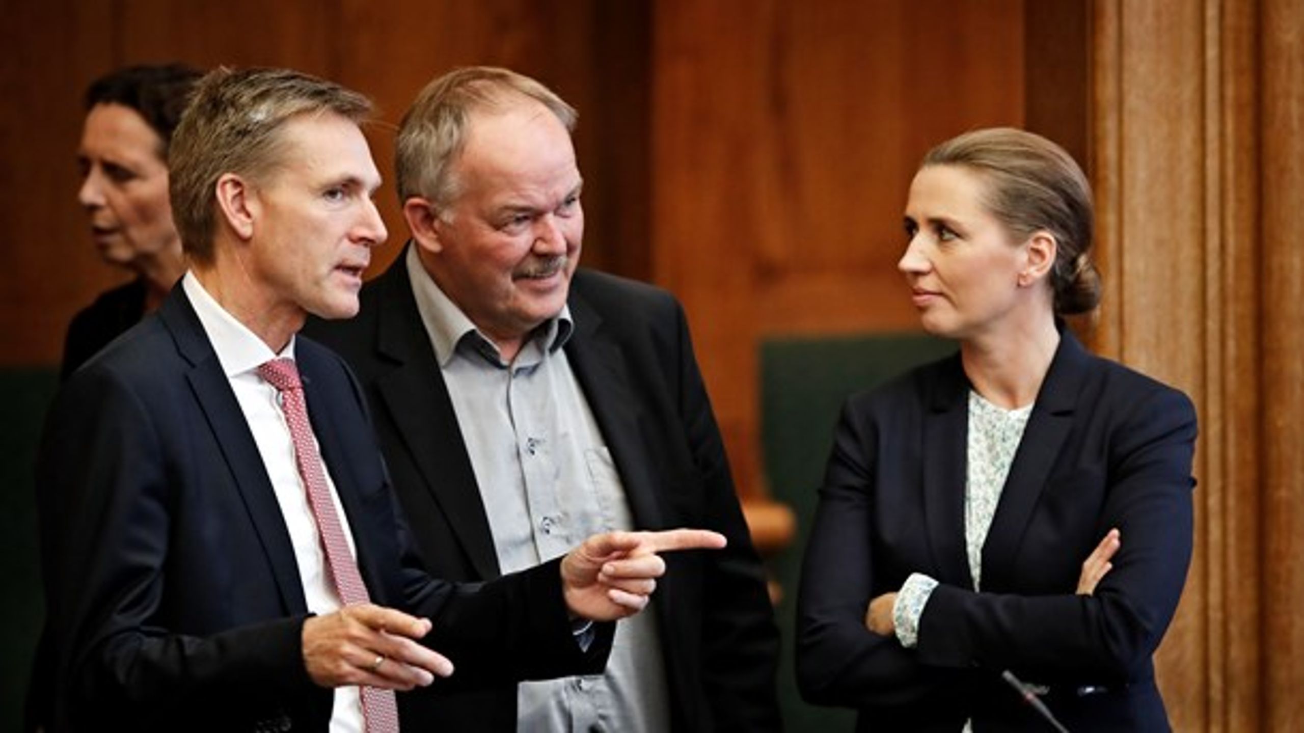 Dansk Folkeparti og Socialdemokratiet har fundet en ny fællesnævner: A-kasserne. Enigheden ophører dog ved økonomien omkring det fremtidige beskæftigelsessystem.&nbsp;