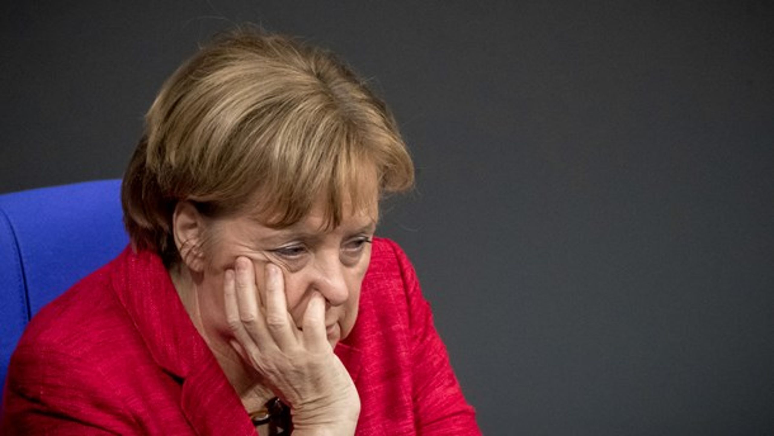 Merkel ville gøre sig bedre ved at&nbsp;skuffe nogle vælgere ved at føre politik&nbsp;–&nbsp;end at skuffe alle vælgere ved at afstå fra at gøre det, skriver Anna Libak.