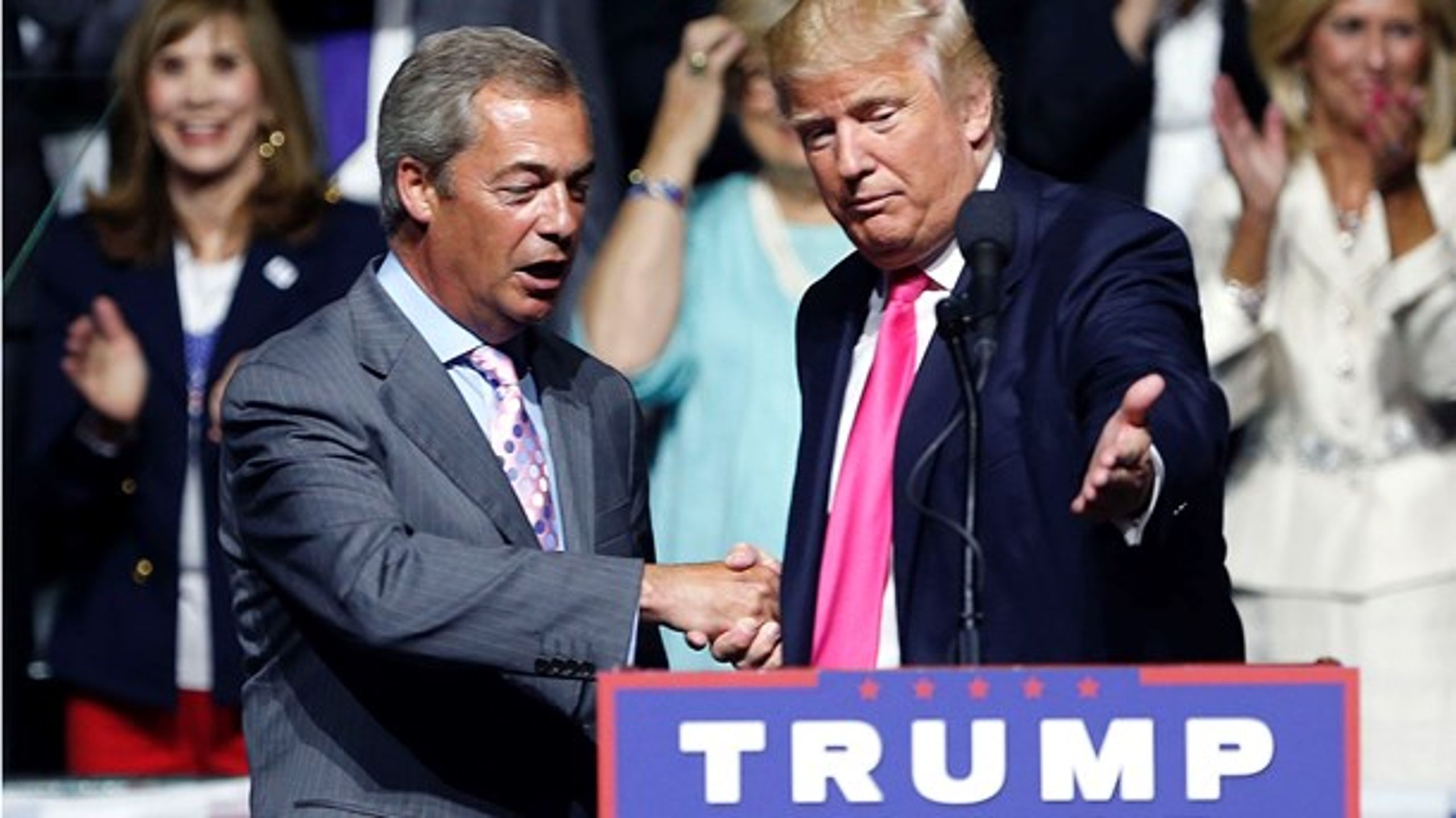 Nigel Farage gæster Donald Trumps valgmøde i Mississippi i august sidste år.
