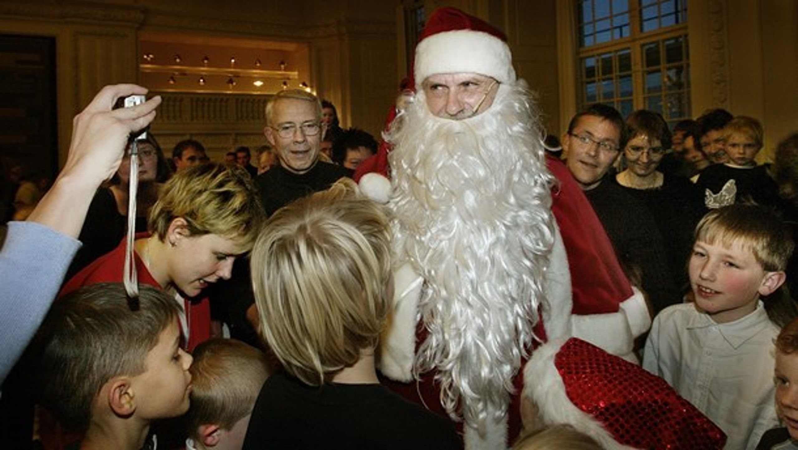 Mogens Lykketoft (S) har tidligere været julemand ved Folketingets årlige juletræsfest. Den ære tilfalder i år&nbsp;justitsminister Søren Pape Poulsen (K).&nbsp;