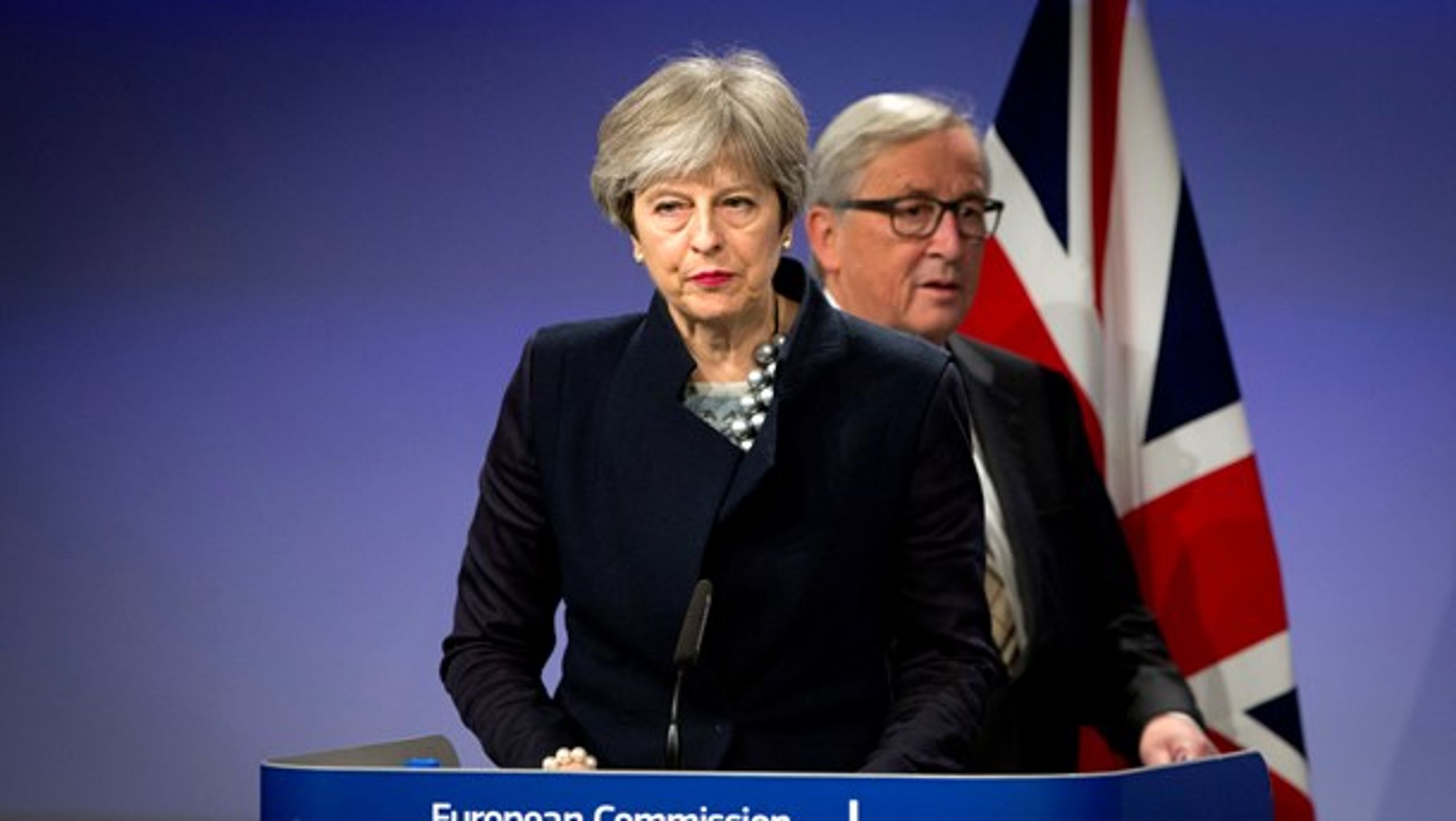 Den britiske premierminister Theresa May har givet EU-Kommissionens formand, Jean-Claude Juncker, håndslag på en Brexit-aftale.