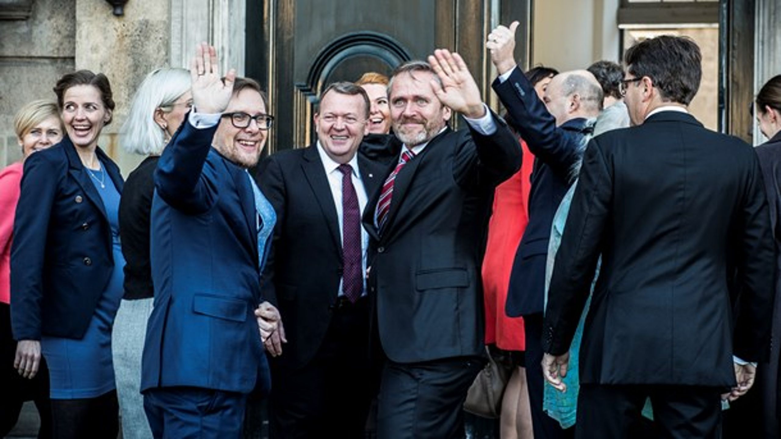 Thumbs up fra Pape og stort smil hos Støjberg. Ifølge en ny ministermåling er Inger Støjberg (V) og Søren Pape (K) de mest populære ministre herhjemme.