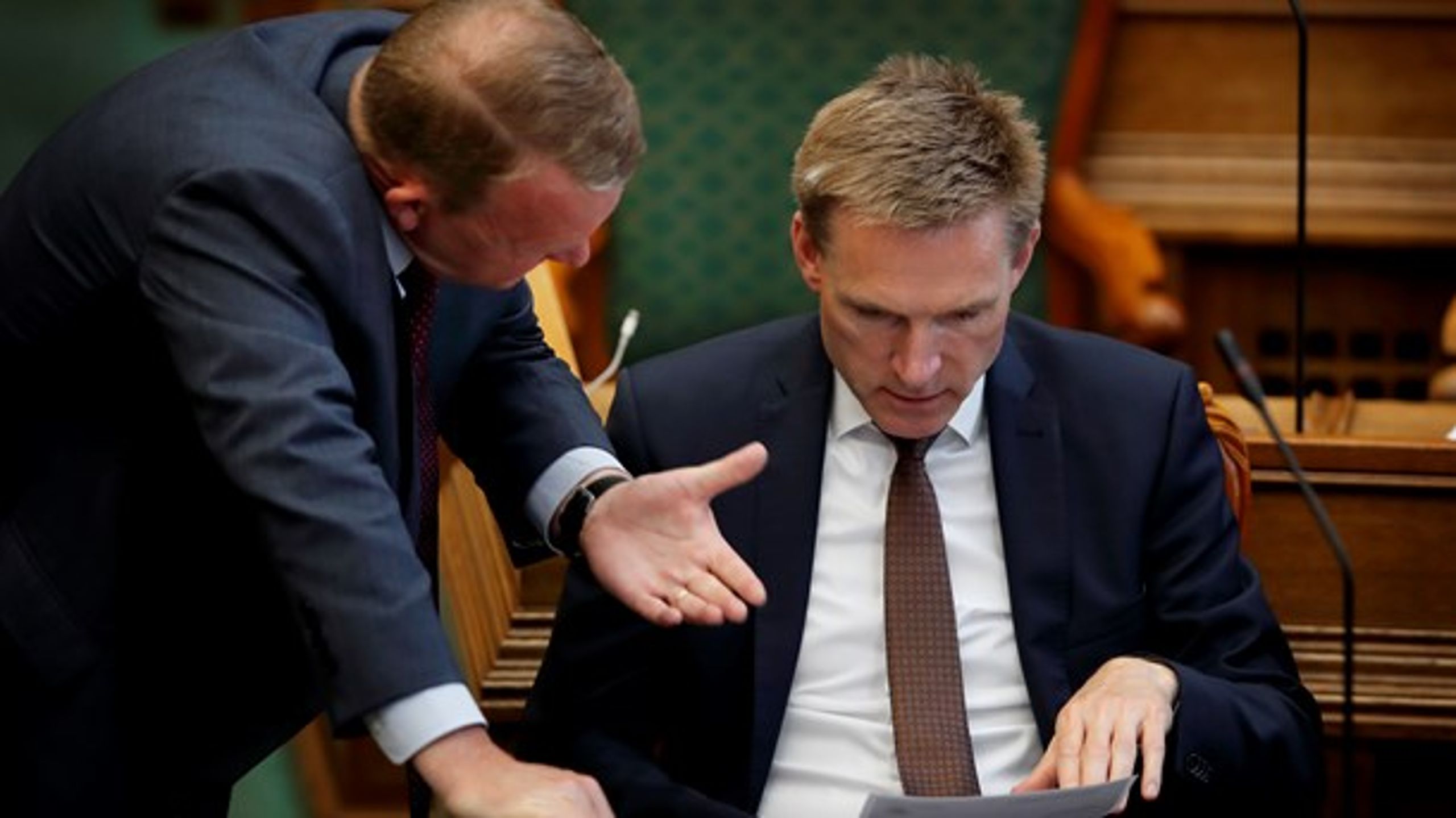 Statsminister Lars Løkke Rasmussen (V) har kritiseret&nbsp;DF for at sammenkæde en skattereform med asylpolitik.