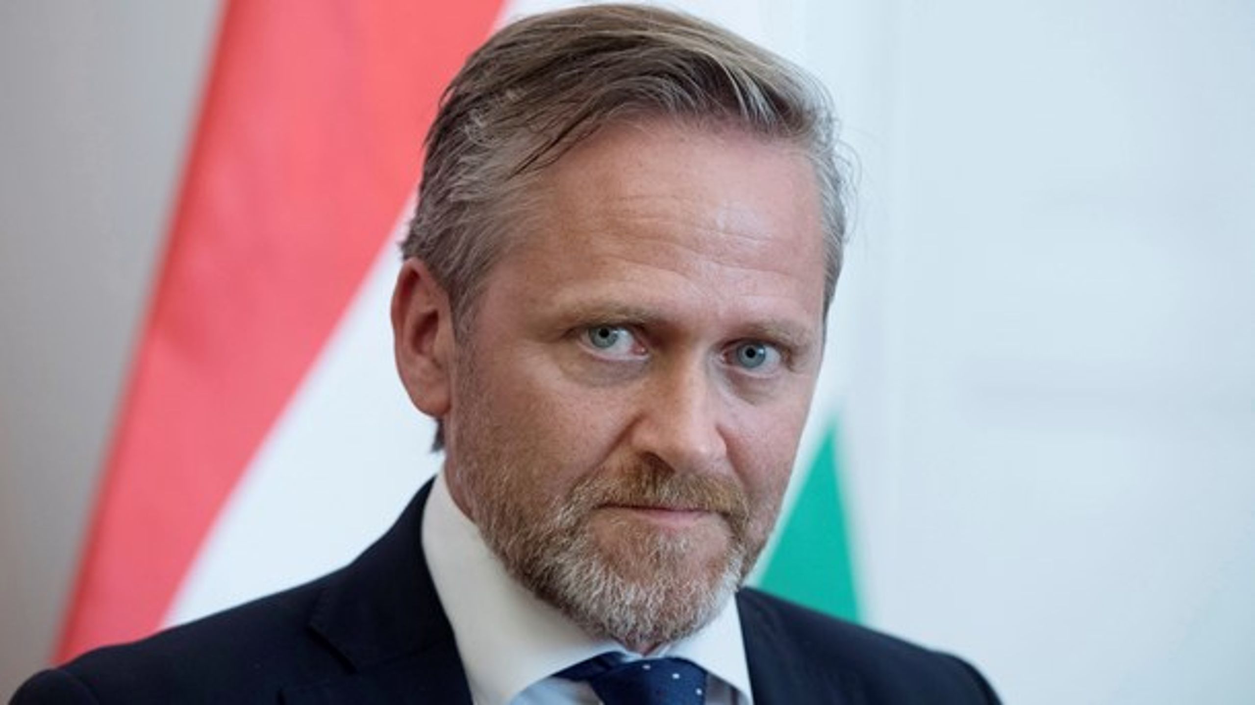LA-formand Anders Samuelsen skal i dag mødes med partiets hovedbestyrelse, der er klar med kritik af LA-toppen og opfordringer til at trække sig fra regeringen.