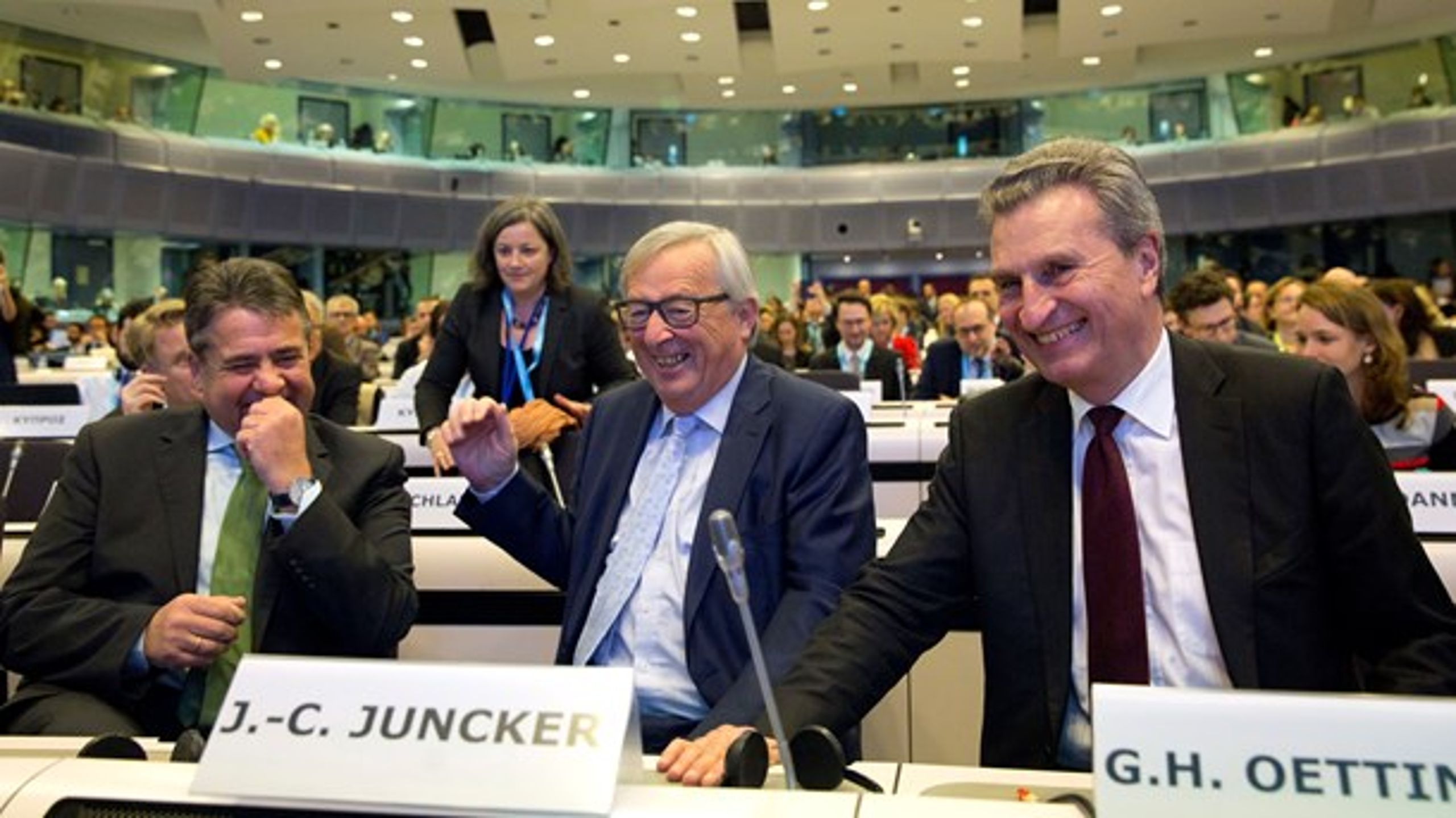 Altinget sætter den næste måned fokus på EU's fremtidsbudget. På billedet:&nbsp;EU-kommissionsformand Jean-Claude Juncker (midten), EU's budgetkommissær Günther Oettinger (højre) og Tysklands udenrigsminister Sigmar Gabriel til konferencen Shaping Our Future 8. januar.