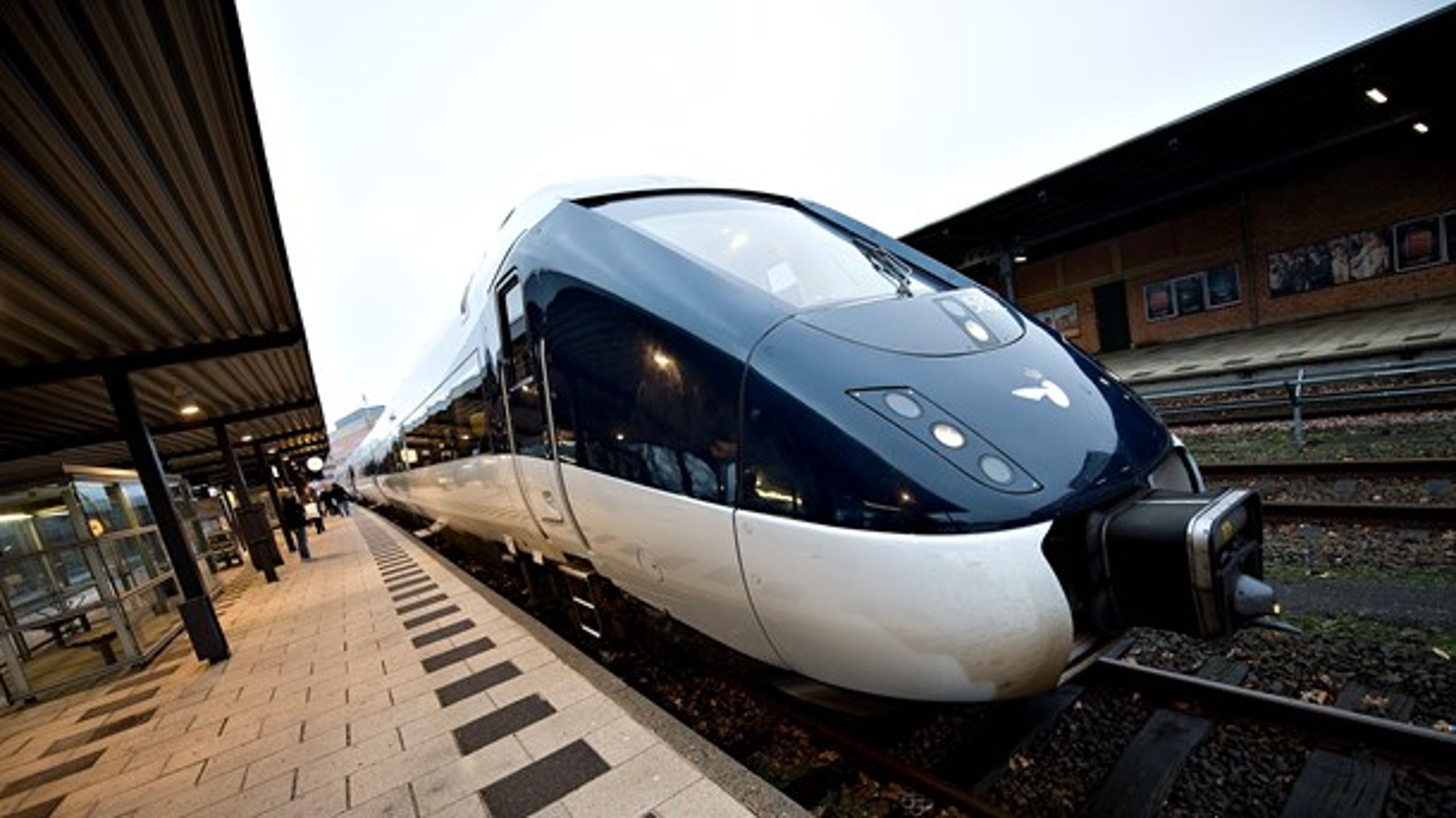 Det er en myte, at massive investeringer i jernbanen, der skal vinde et par minutter mellem Odense og Aarhus, vil bringe Danmark fremad, skriver Kristian Pihl Lorentzen, transportordfører for Venstre.&nbsp;