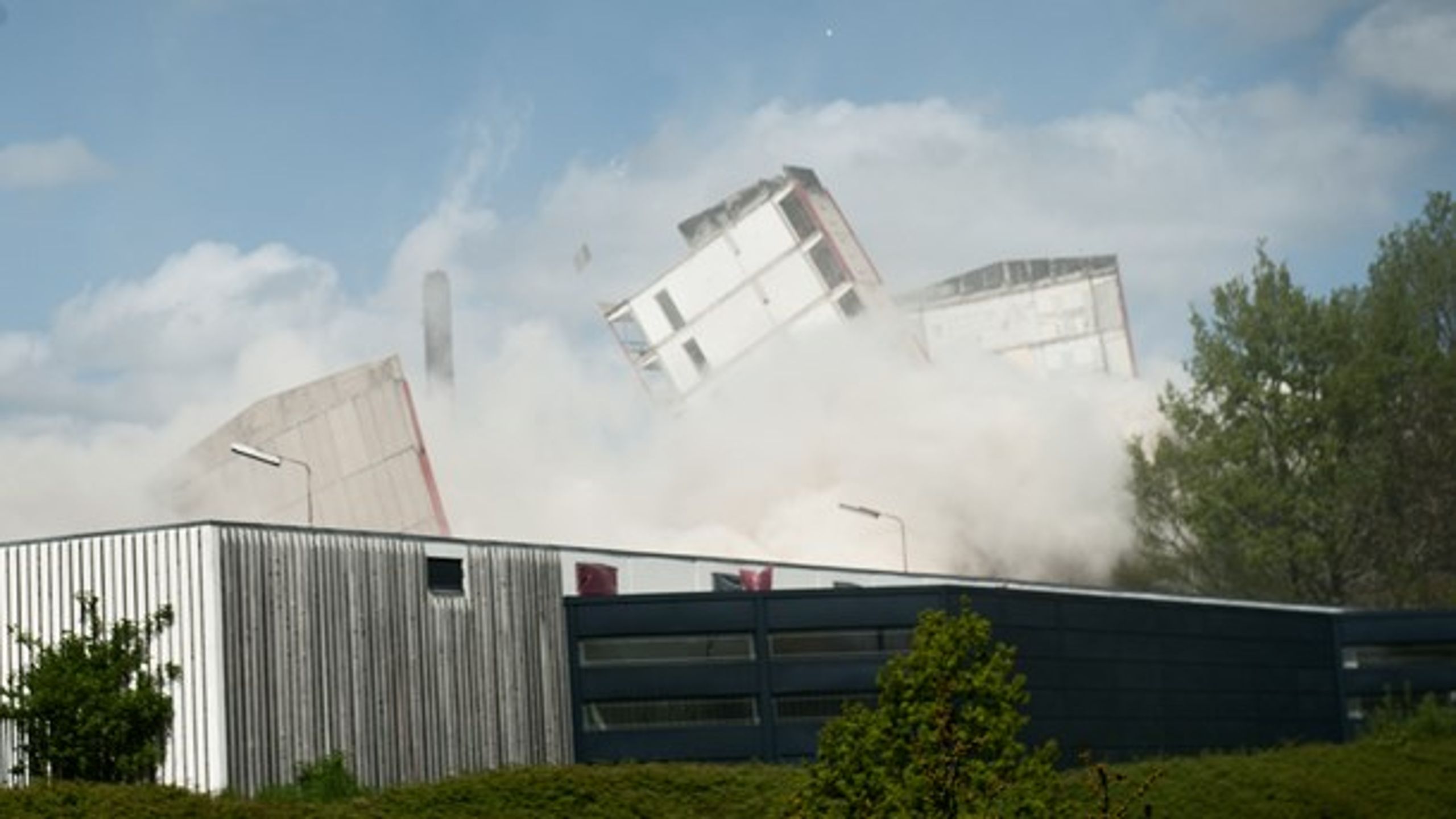 De to højhuse Agerkær og Ruskær i Rødovre sprænges i luften søndag d. 13 maj 2012.