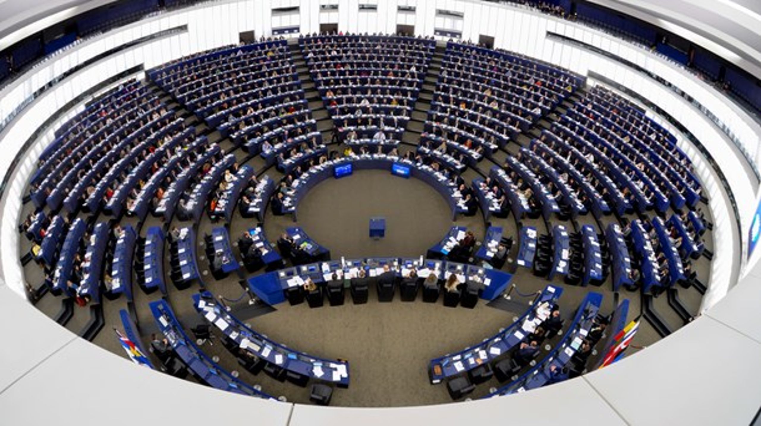 Europa-Parlamentet skal skæres med 46 pladser efter briternes exit, lyder det fra Parlamentets forfatningsudvalg.