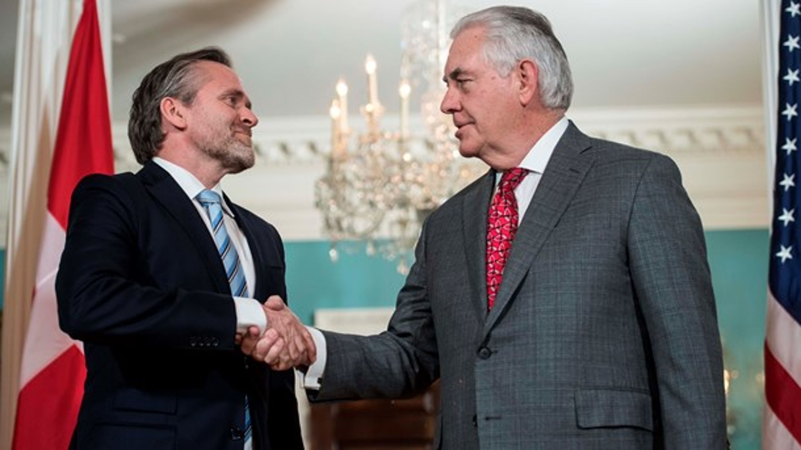 <b>HÅNDFAST</b>: Den amerikanske udenrigsminister, Rex Tillerson, giver Anders Samuelsen et fast håndtryk.<br>