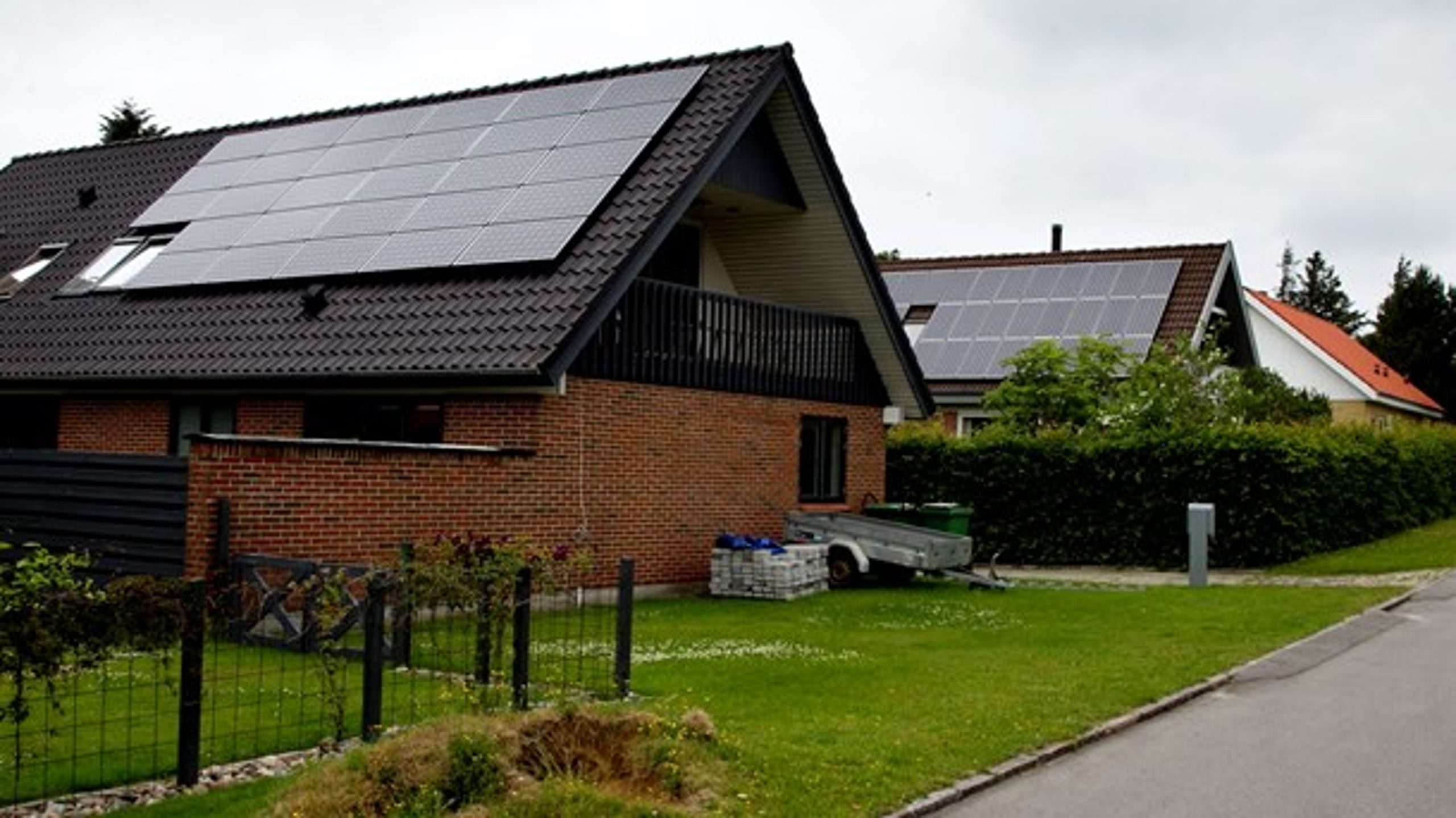 40 procent af al strøm, der produceres i Danmark bliver brugt i bygninger. Derfor kan energieffektiviseringer gøre den grønne omstilling billigere, skriver&nbsp;Gunde Odgaard og Michael H. Nielsen.