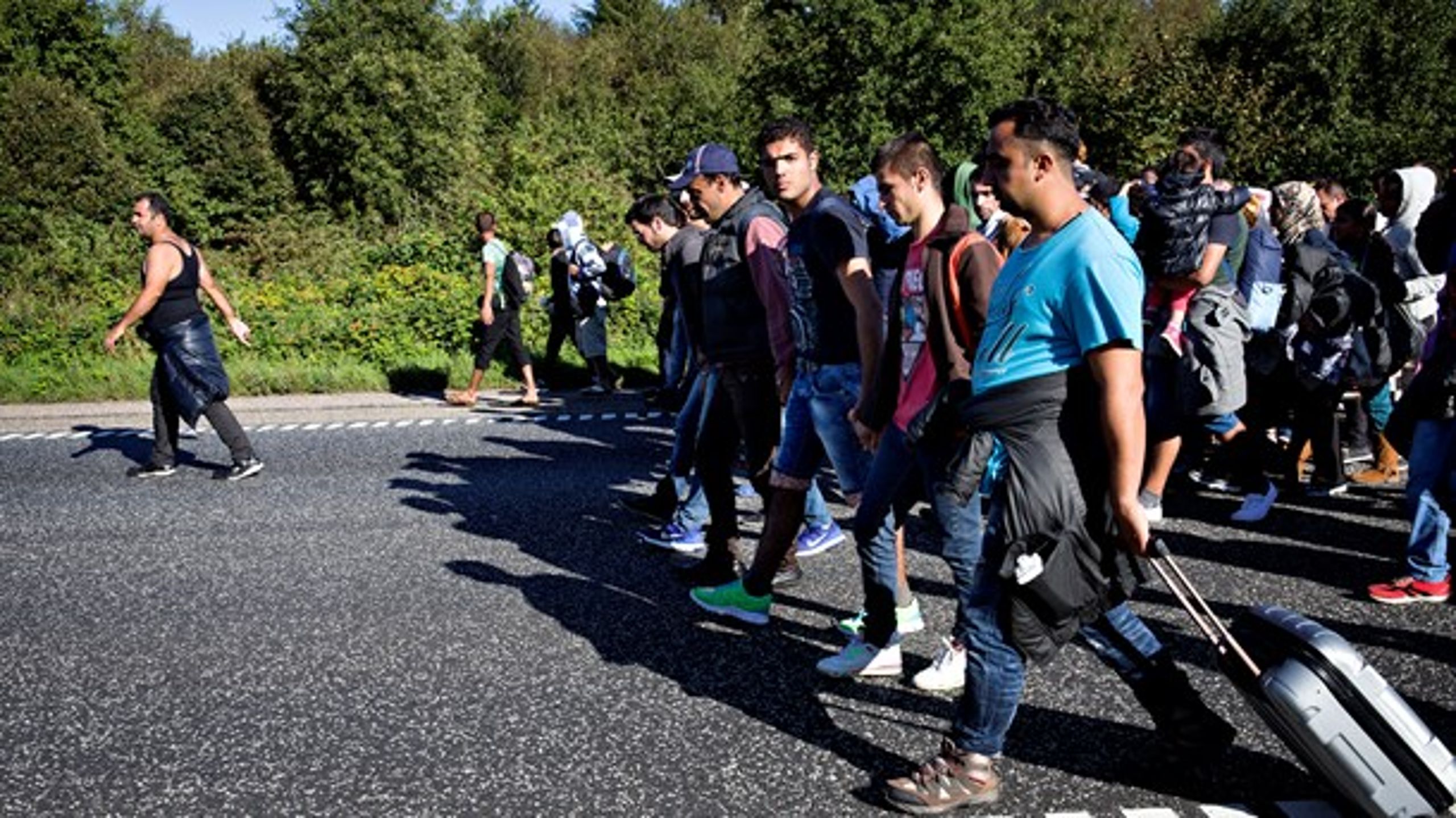 Flygtninge får på motorvejen i sommeren 2015.