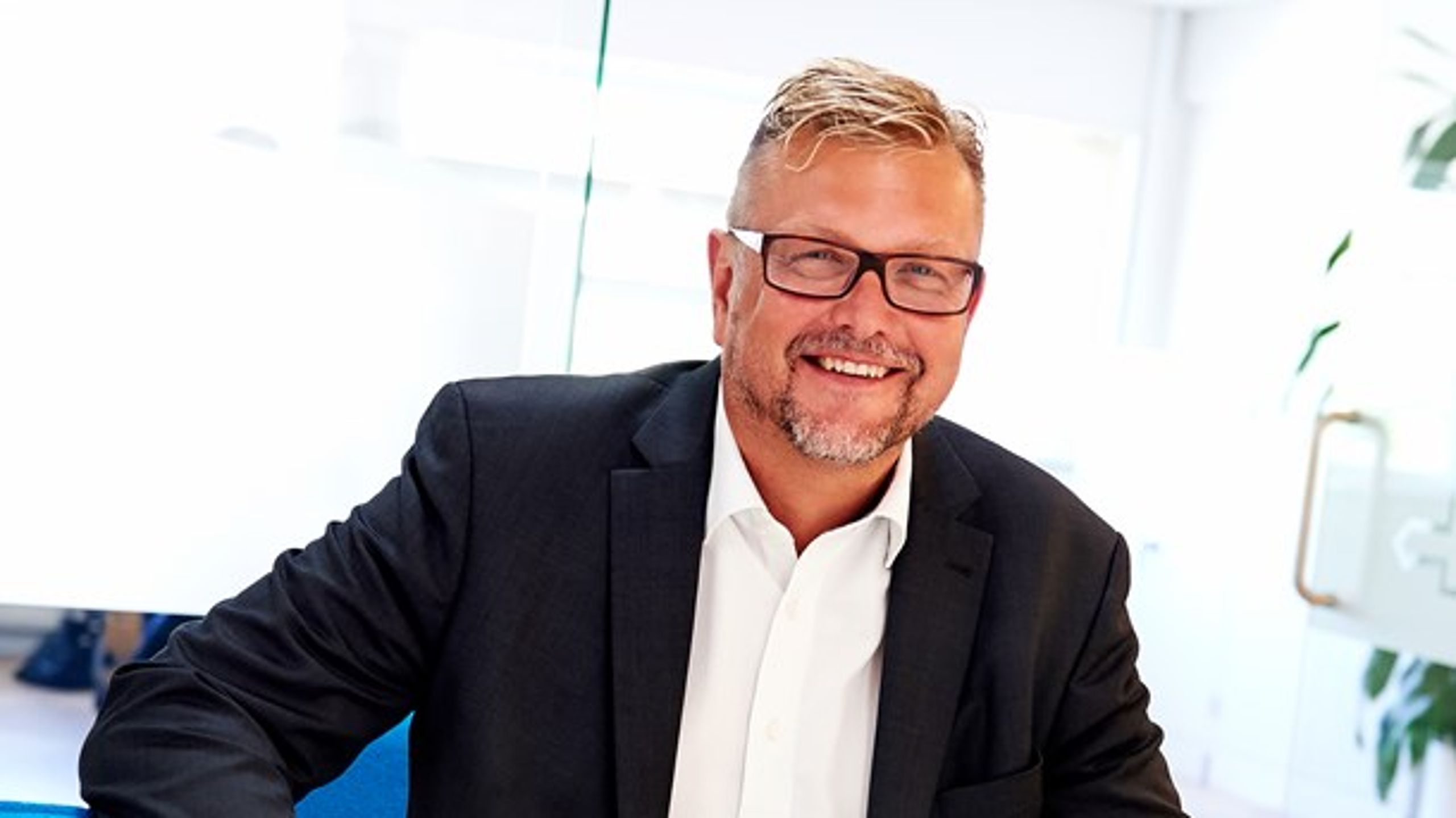 Allan Weirup er med øjeblikkelig virkning fyret som direktør for Danske Vandværker. Den nye ledelse er tavs om årsagen.