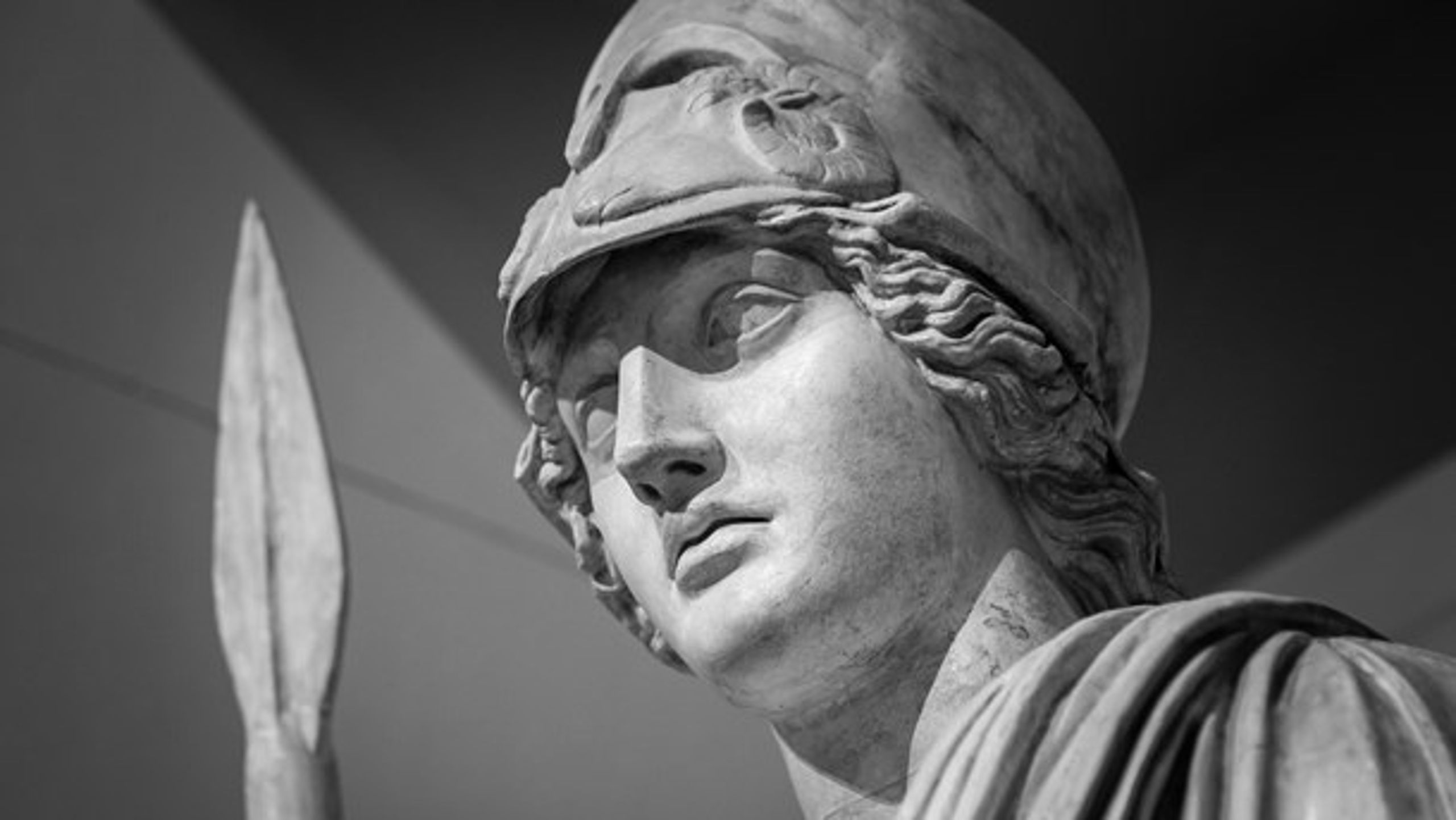MAGT: Fra antikken og til i dag har mænd forsøgt at bringe kvinder til tavshed, skriver Mary Beard i ny, fremragende bog om kvinder og magt. (På billedet: Skulptur af den græske gudinde Athene.)