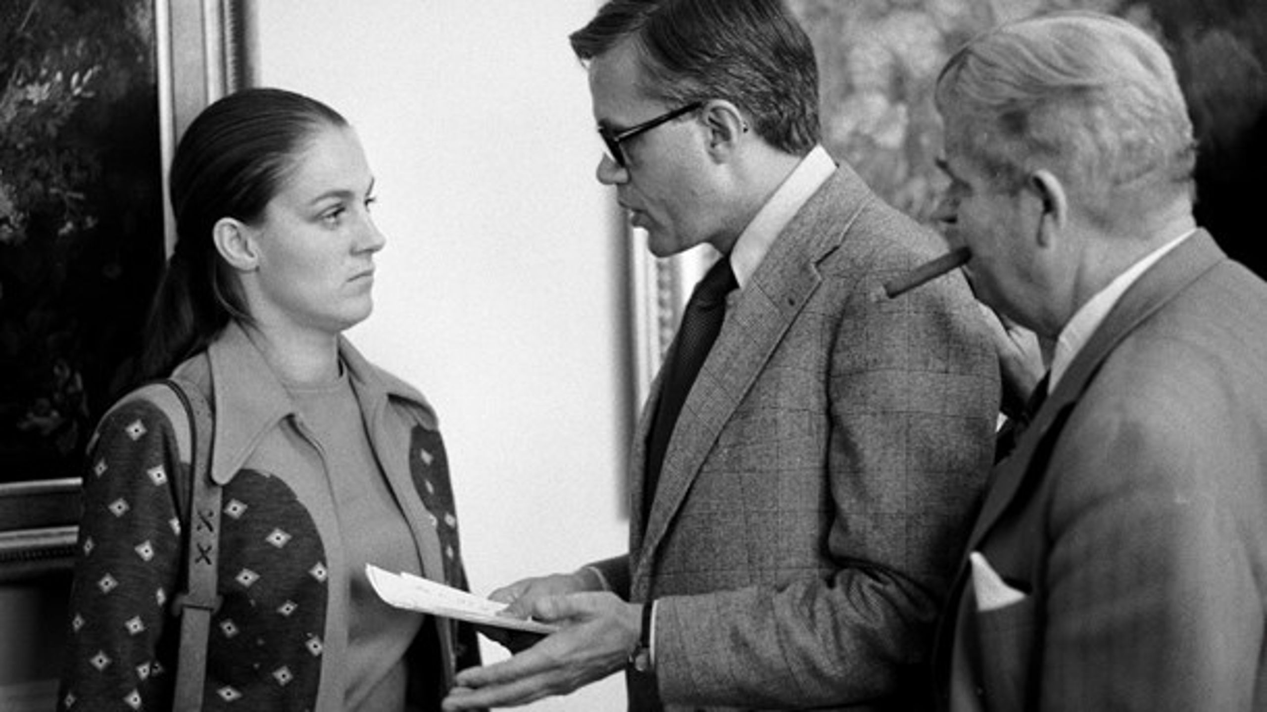 MANSPLAINING. Undervisningsminister Ritt Bjerregaard, finansminister Knud Heinesen og handelsminister Per Hækkerup i 1976, hvor kvindelige ministre var et absolut særsyn.