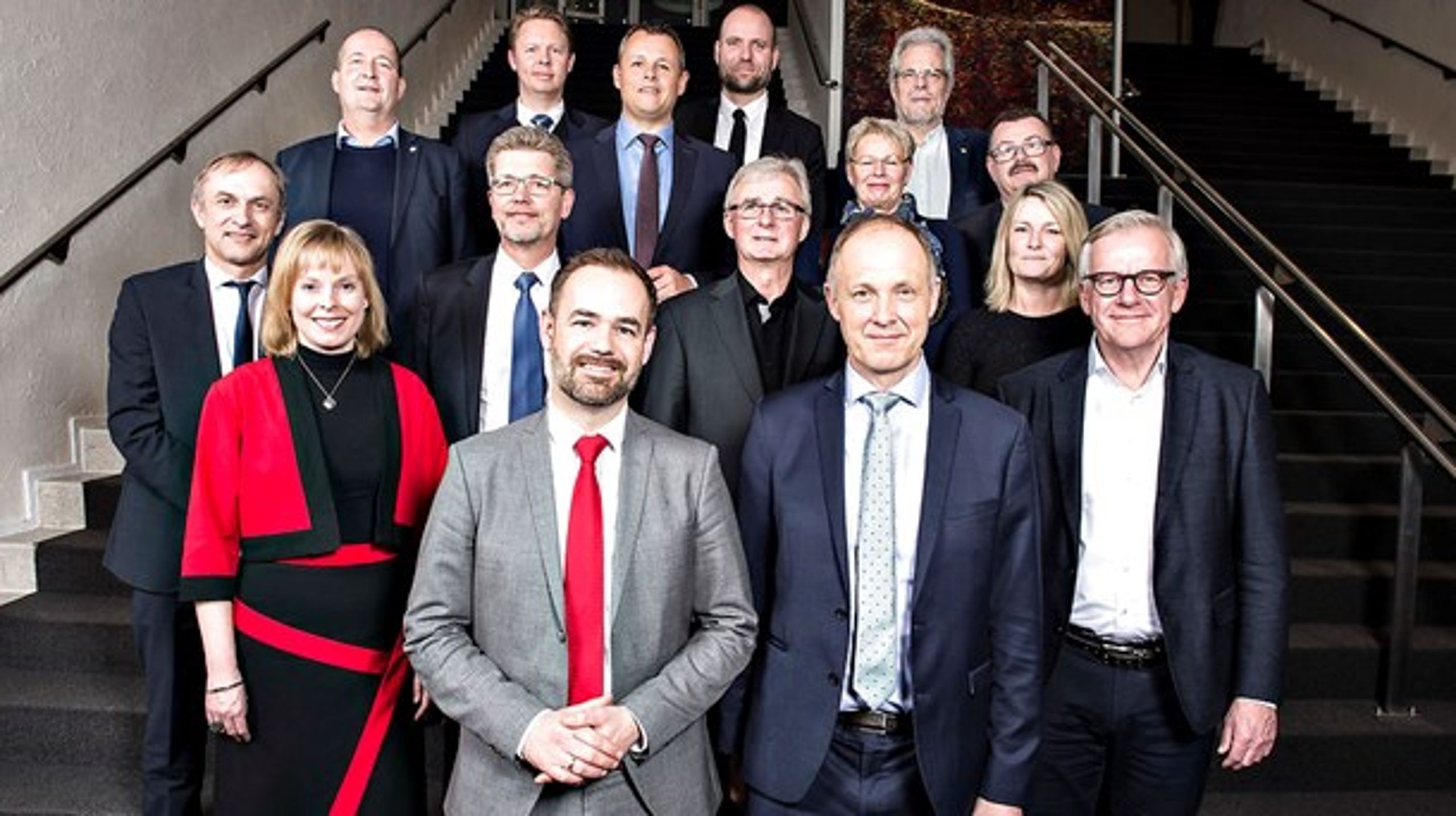 KL fik torsdag ny bestyrelse. Jacob Bundsgaard (S) (<i>forrest til venstre)&nbsp;</i>blev ny formand. Martin Damm (V) (<i>til højre</i>) er ny næstformand.