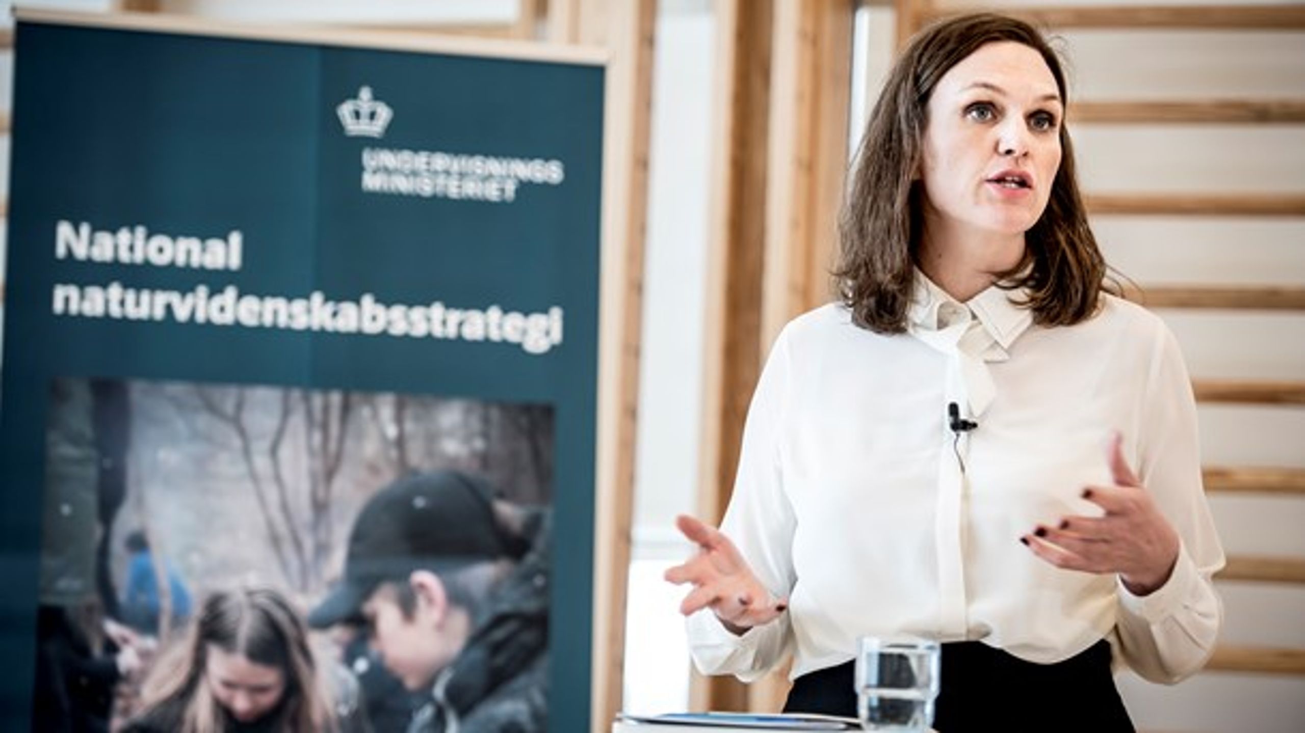 Undervisningsminister Merete Riisager præsenterede tirsdag en ny naturvidenskabsstrategi på Holbæk By Skole.