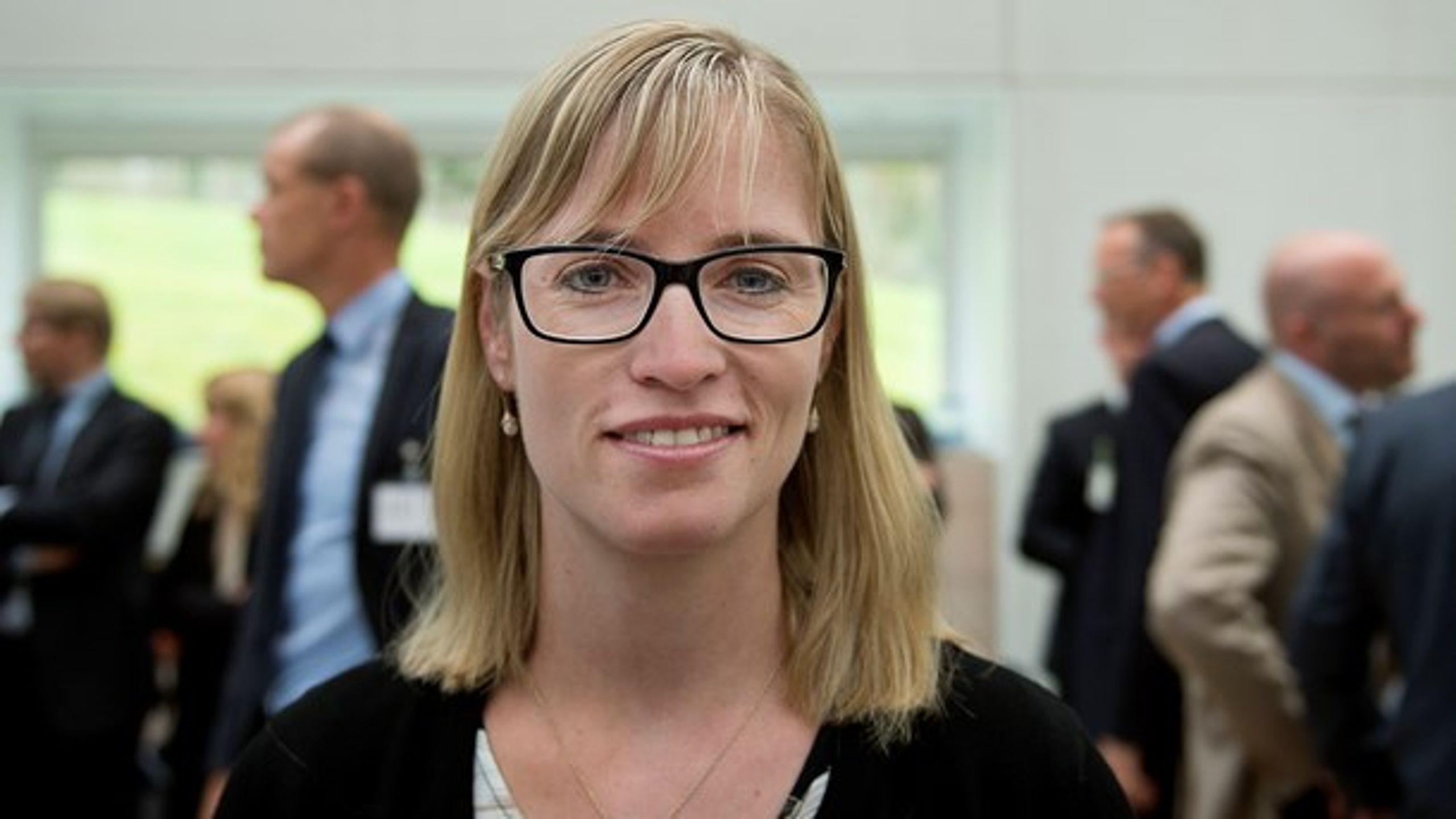 Den kommende formand for Danske Regioner Stephanie Lose (V) går en travl tid i møde.