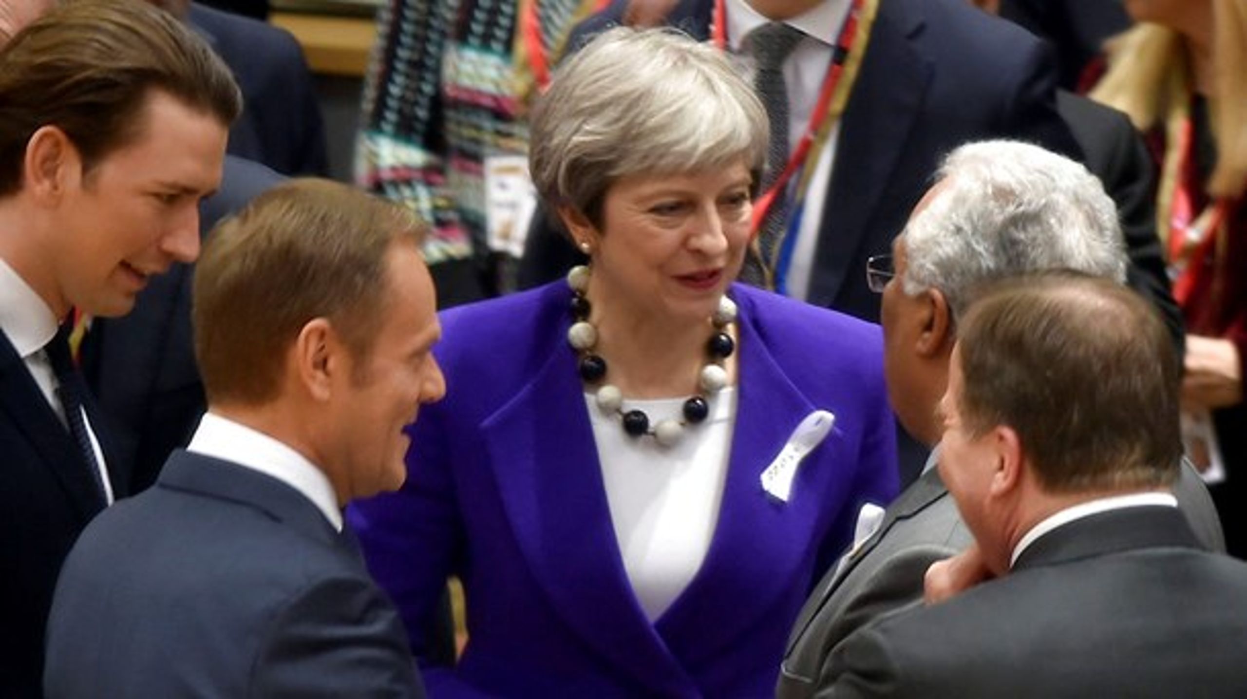 Den britiske premierminister, Theresa May, fik opbakning til sin kurs mod russerne fra EU's ledere.