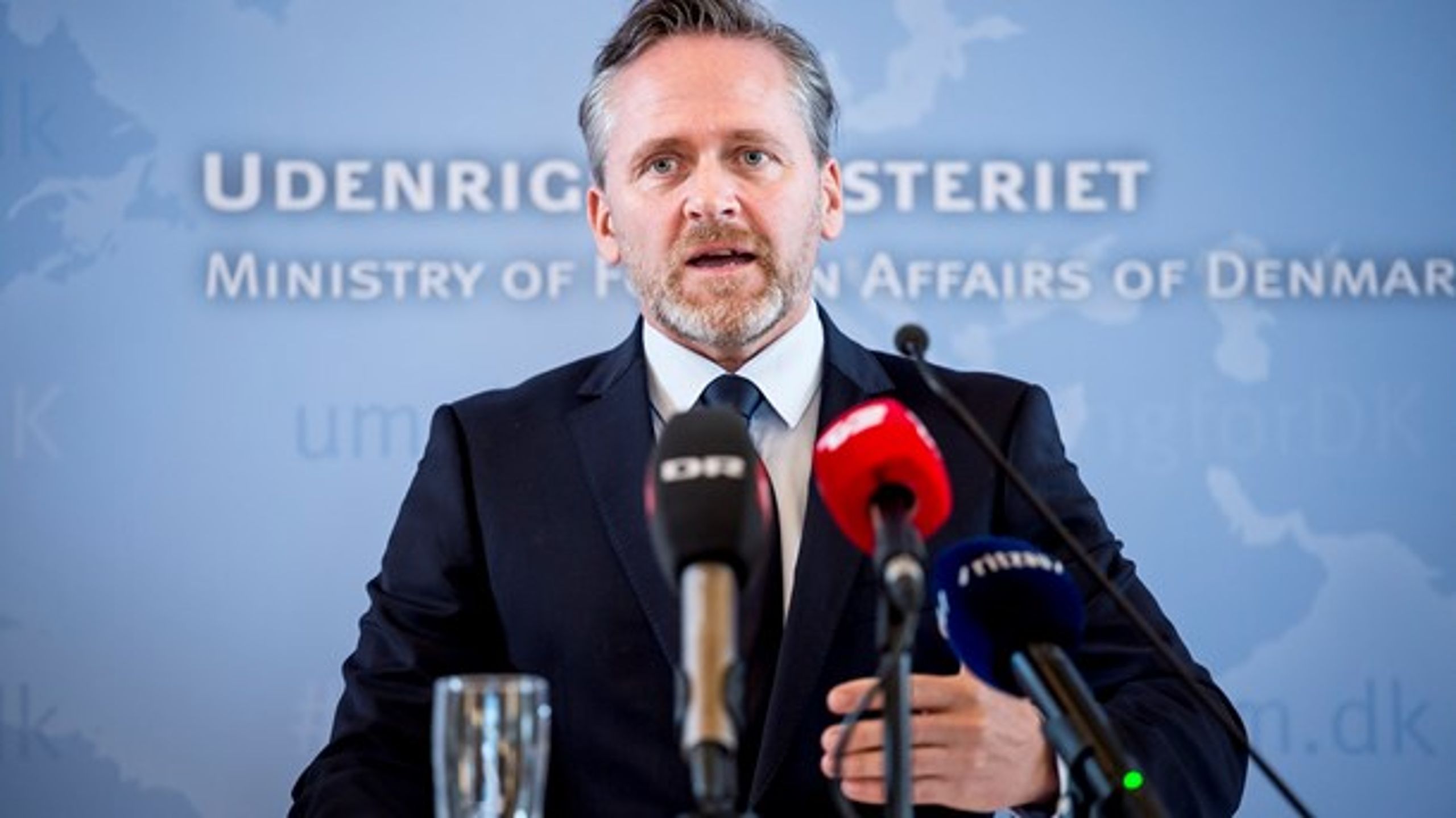 Udenrigsminister Anders Samuelsen ved offentliggørelsen af udvisningen af de to russiske diplomater.&nbsp;