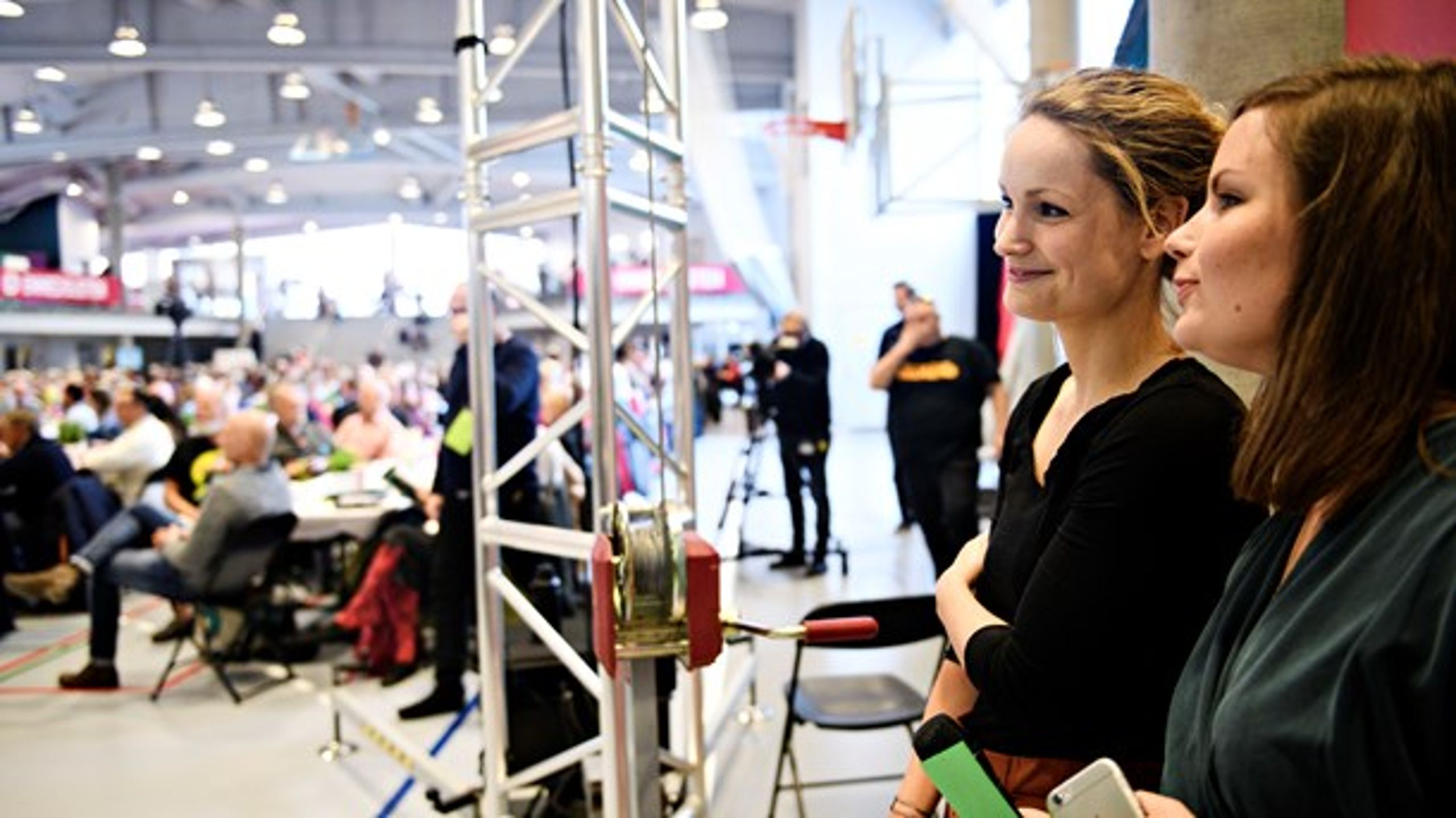 Mai Villadsen overtager Maria Gjerdings mandat som ny spidskandidat i Nordsjællands Storkreds. Her ses hun med partiets politiske ordfører, Pernille Skipper.