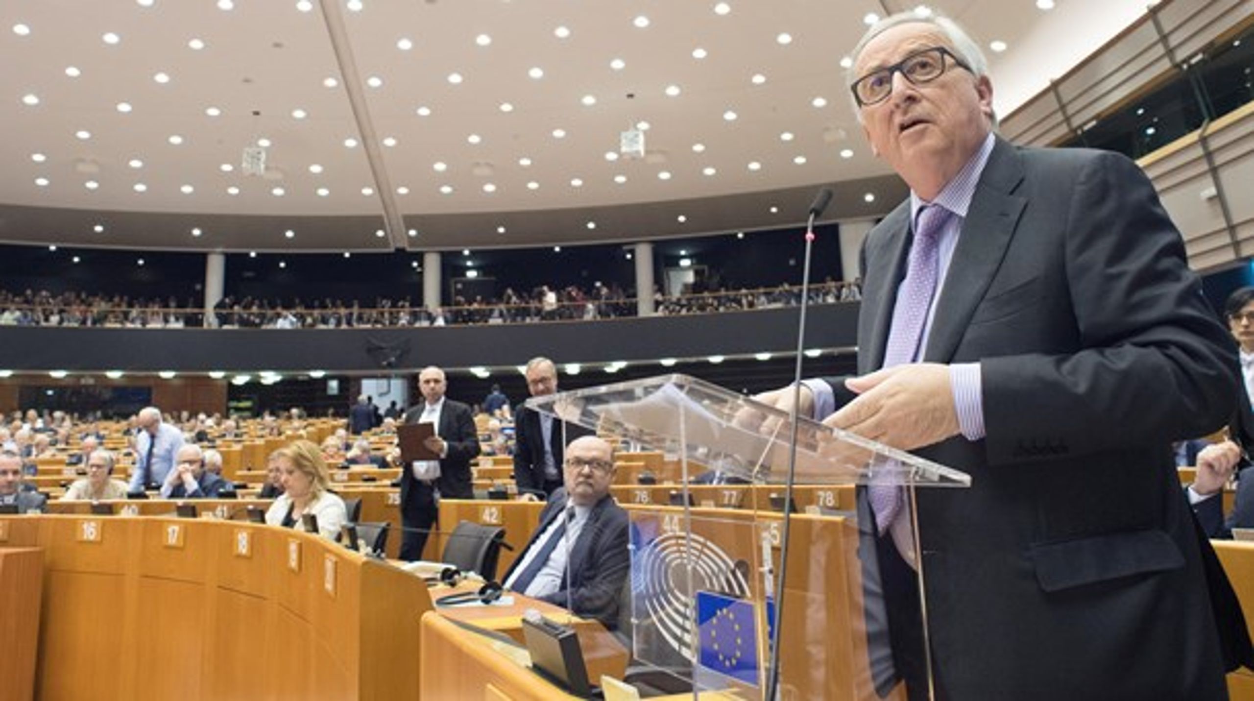 EU-Kommissionsformand Jean-Claude Juncker tog direkte i Europa-Parlamentet for at fremlægge forslaget til EU's næste syvårs-budget.