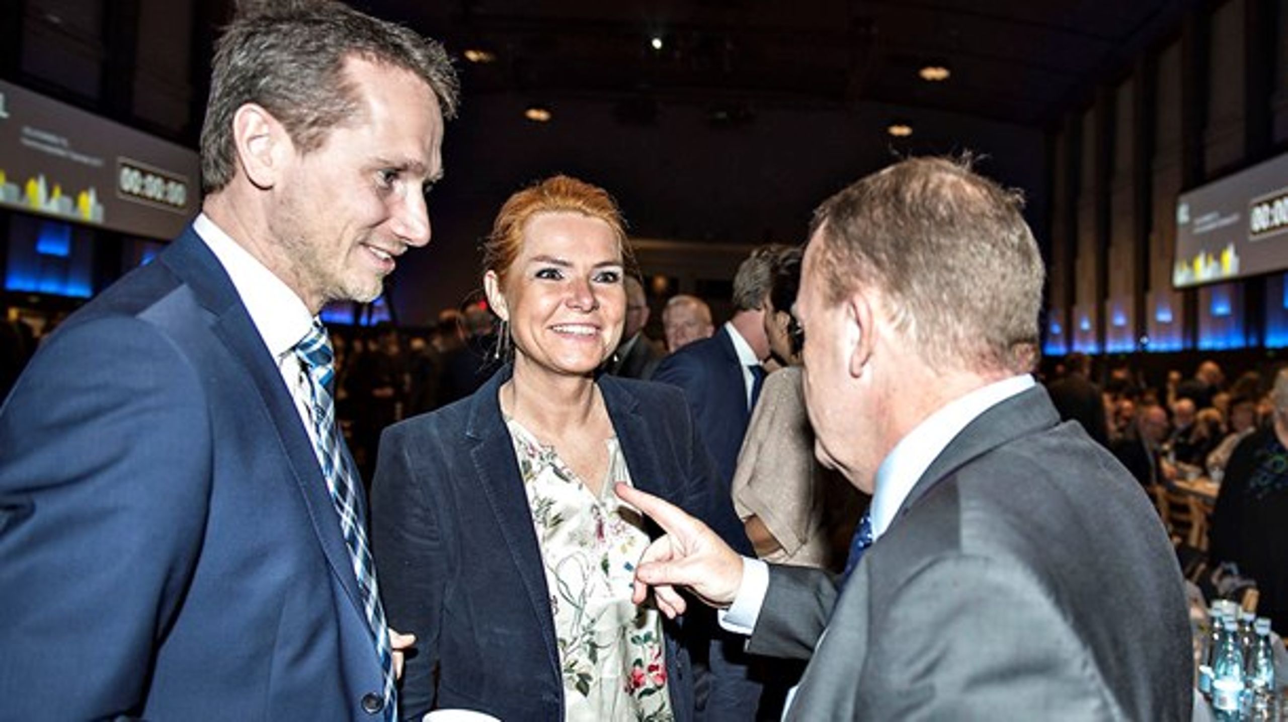 Lars Løkke Rasmussen og Kristian Jensen er ikke altid lige begejstrede for Inger Støjbergs stunts, men så længe vælgerne er med hende, har hun meget lang snor, vurderer Erik Holstein.
