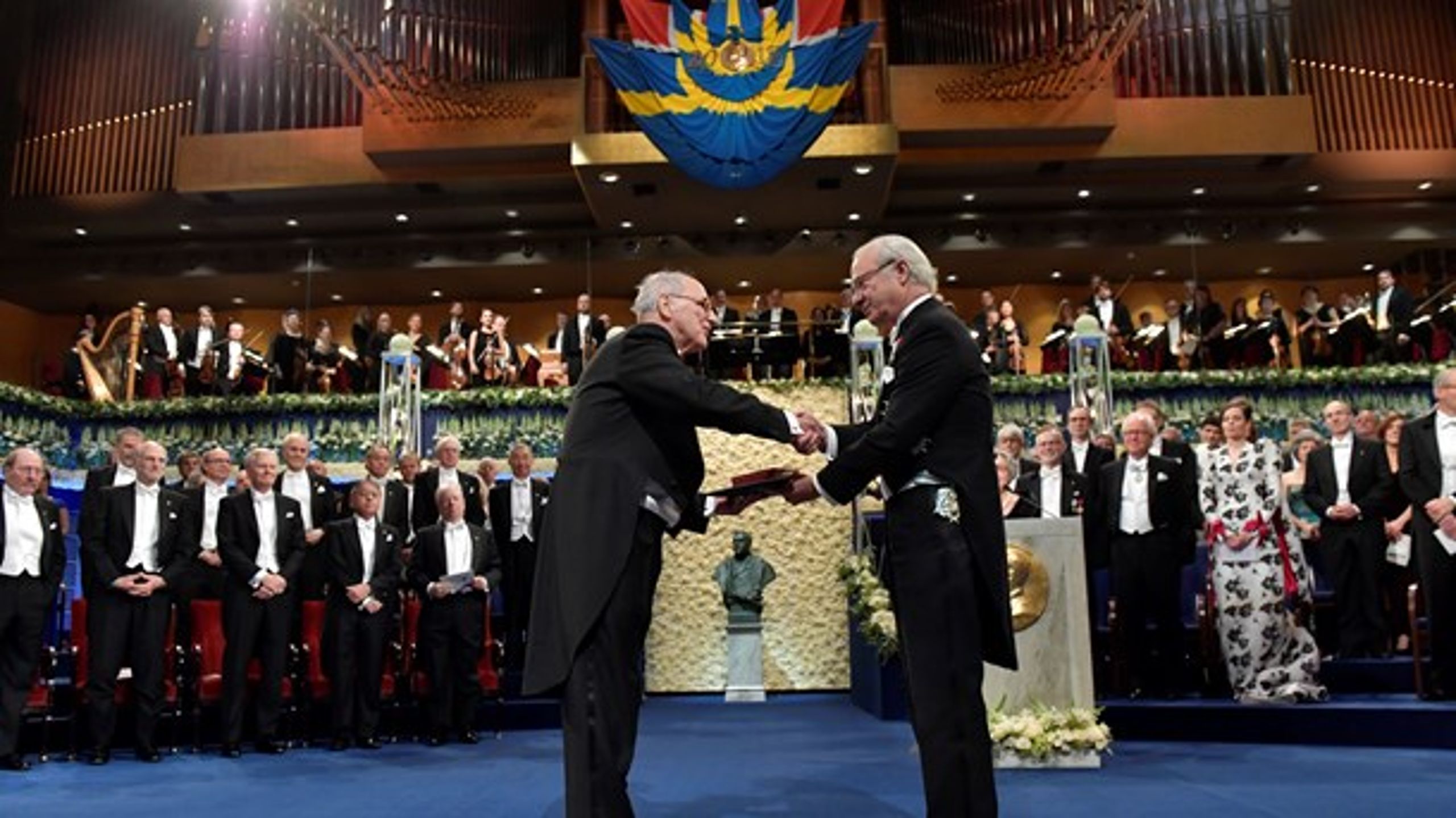 Rainer Weiss (MIT) modtager Nobelprisen i fysik 2017 af den svenske Kong Carl Gustaf. Men forskning er mere end nobelpriser, skriver Charlotte Lundblad og Niels Egelund fra Danske Erhvervsakademier.