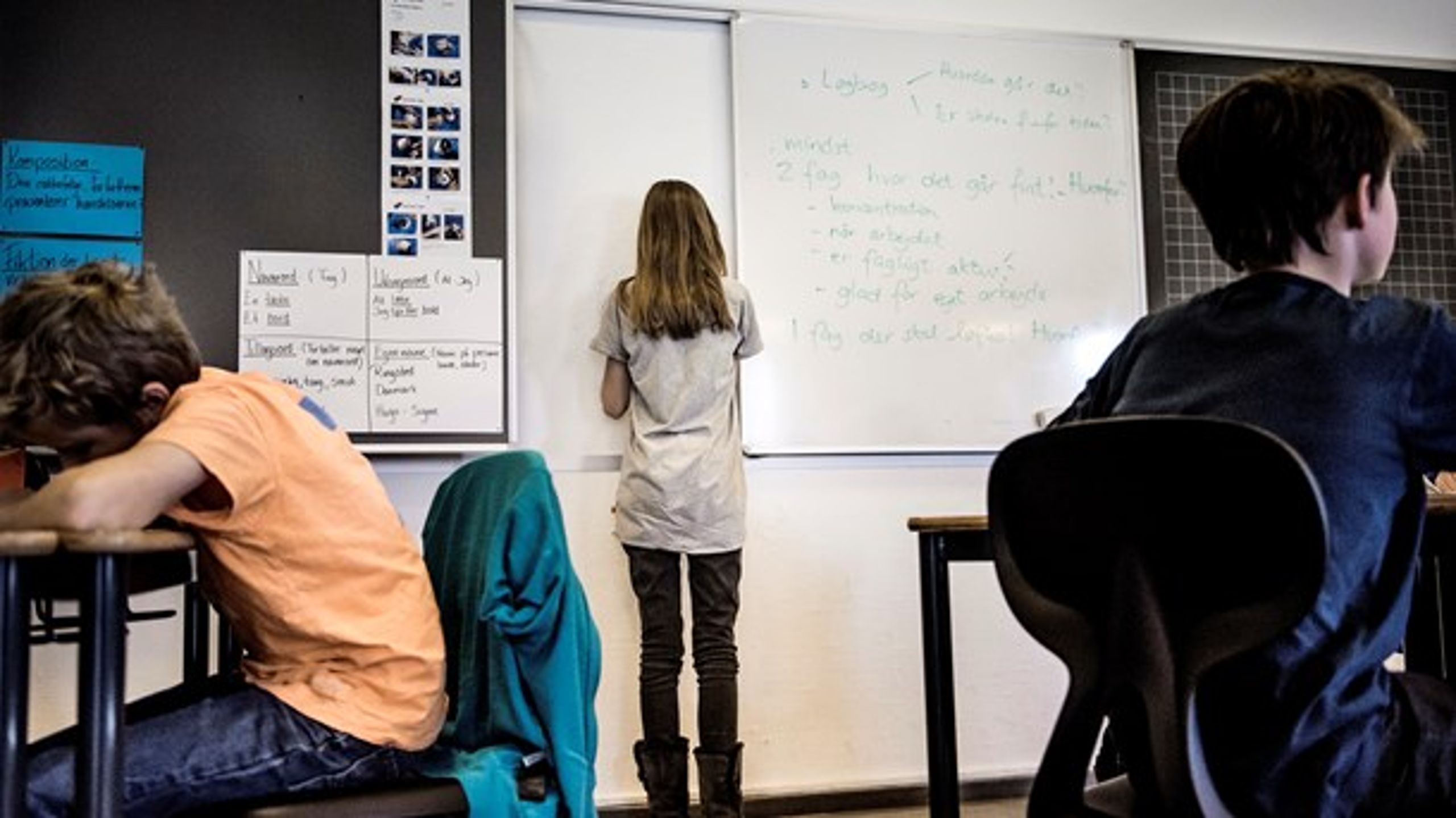 Undervisningsminister Merete Riisager (LA) skal på et samråd tirsdag eftermiddag diskutere klassekvotienter. Et nyligt svar fra undervisningsministeren viser, at lidt over 5.000 danske skoleelever går i en klasse med over 28 elever.