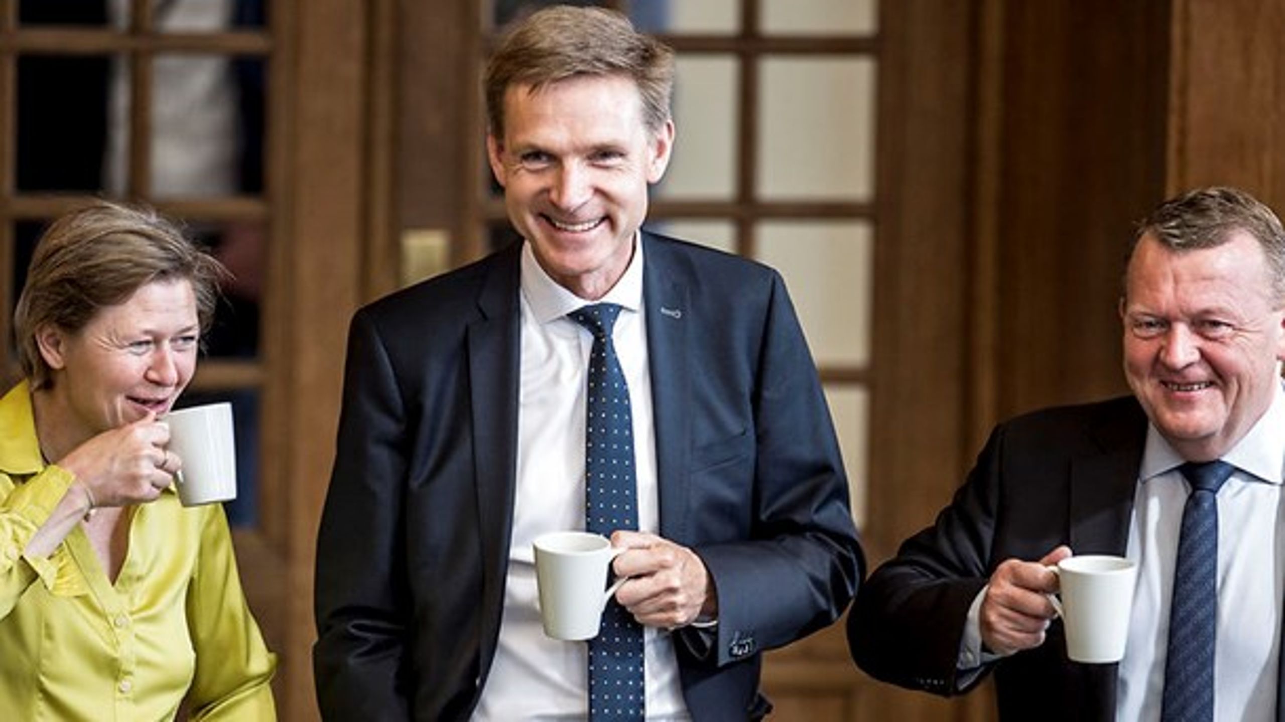 Dansk Folkepartis formand, Kristian Thulesen Dahl, må konstatere, at hans parti står til at tabe mandater. Men rent parlamentarisk er han mere ombejlet end nogensinde.<br>
