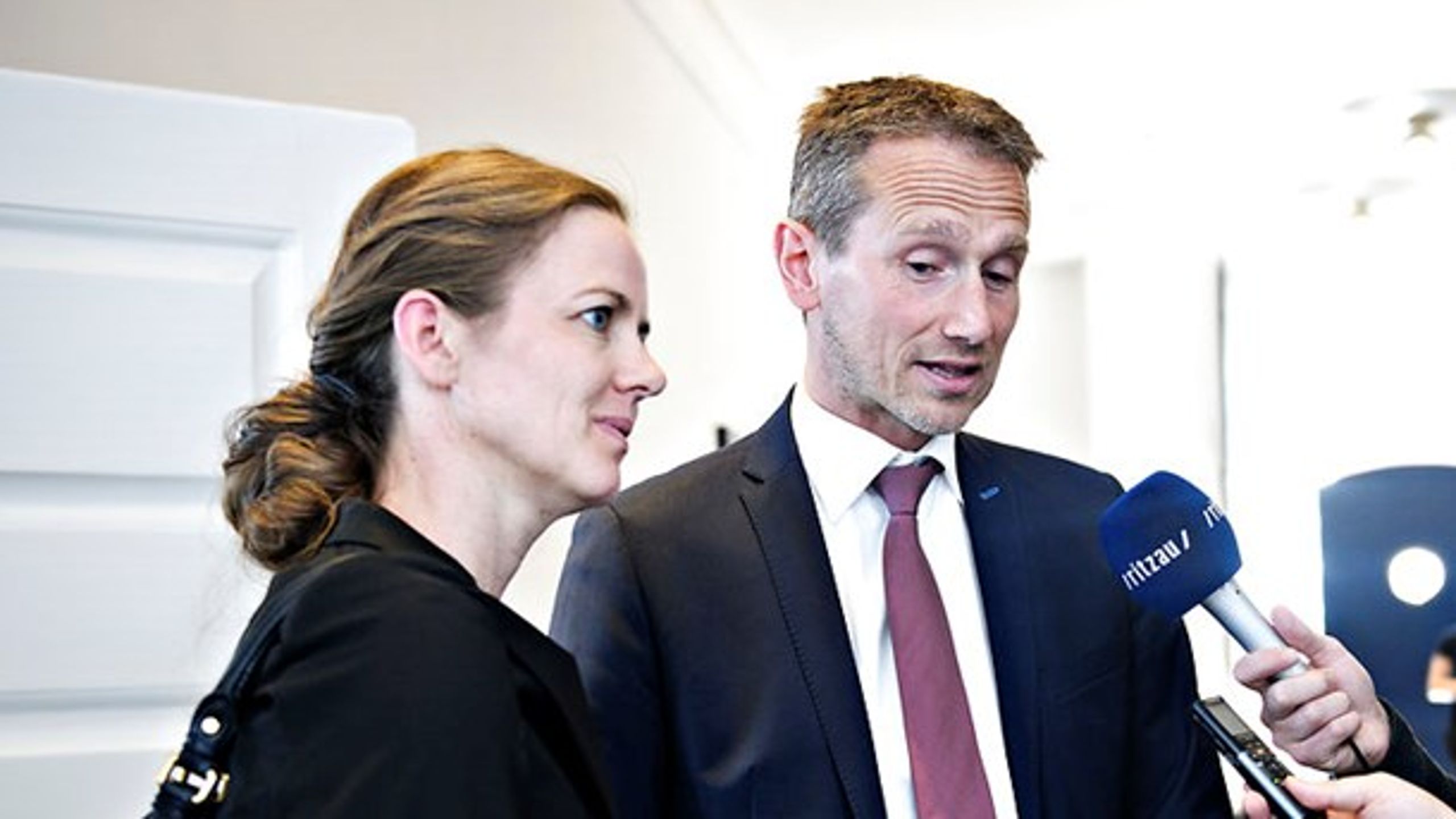 Økonomiforhandlingerne med regionerne har stået på et par uger. Her sundhedsminister Ellen Trane Nørby (V) og finansminister Kristian Jensen (V) mandag 24. maj.