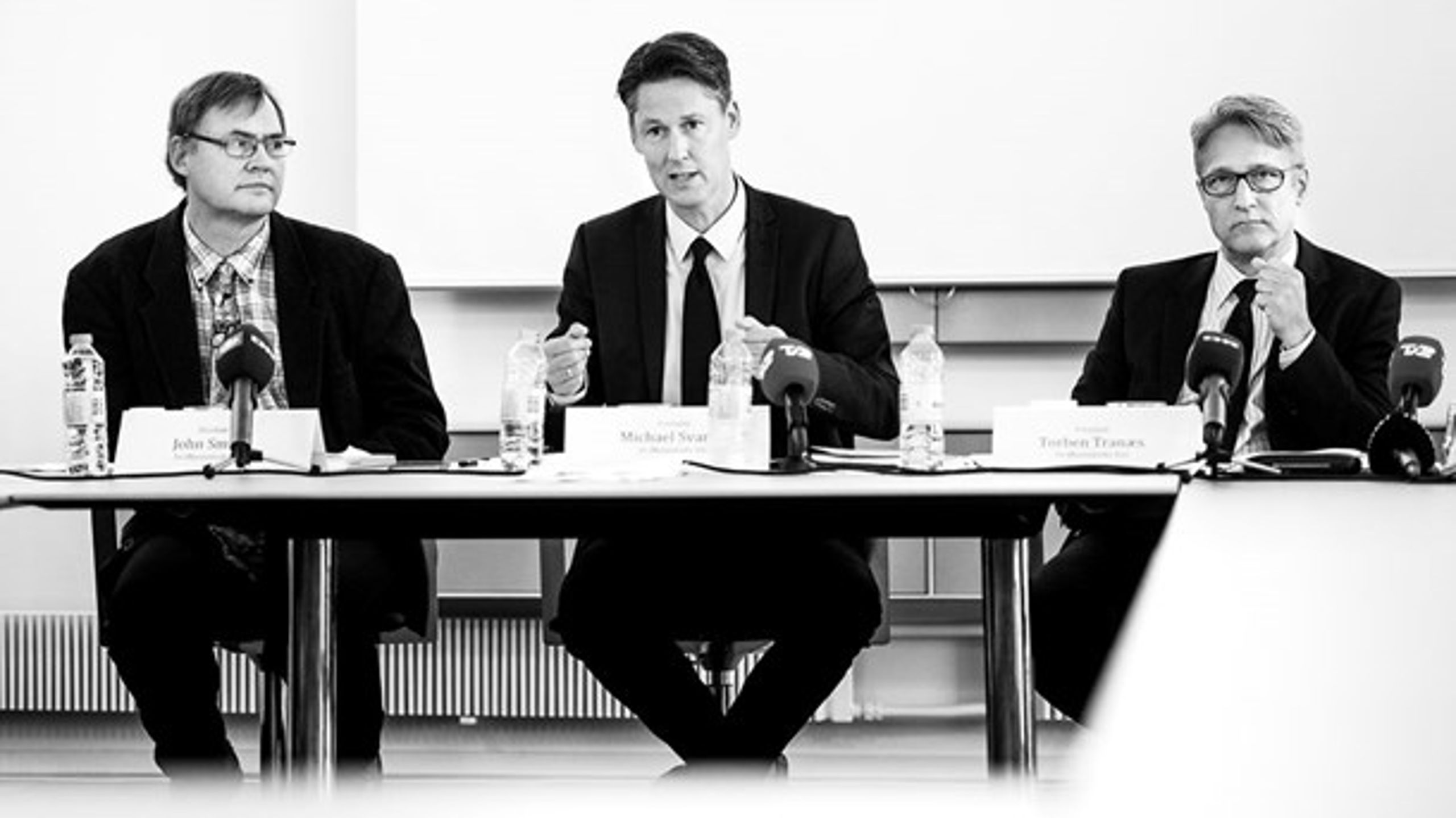 <b>VISMÆND</b>: Økonomisk Råd vurderer hvert år tilstanden for dansk økonomi. Her er det direktør John Smidt, formand Michael Svarer og formand Torben Tranæs ved præsentation af vismandsrapporten i 2016.